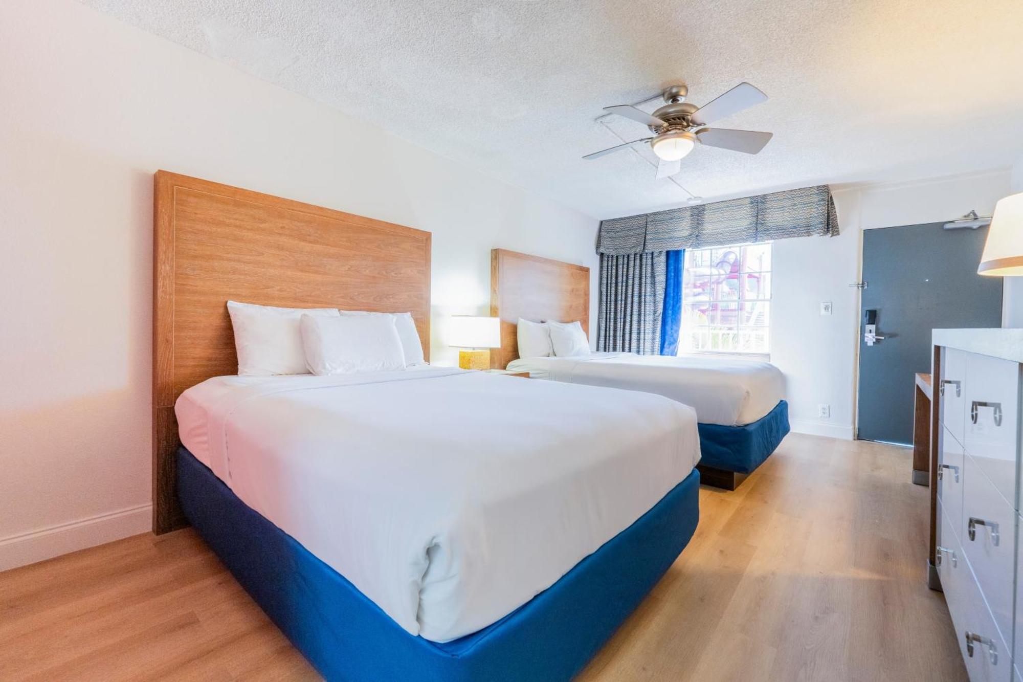 Queen Room Two Queen Beds Courtyard View Non-Smoking