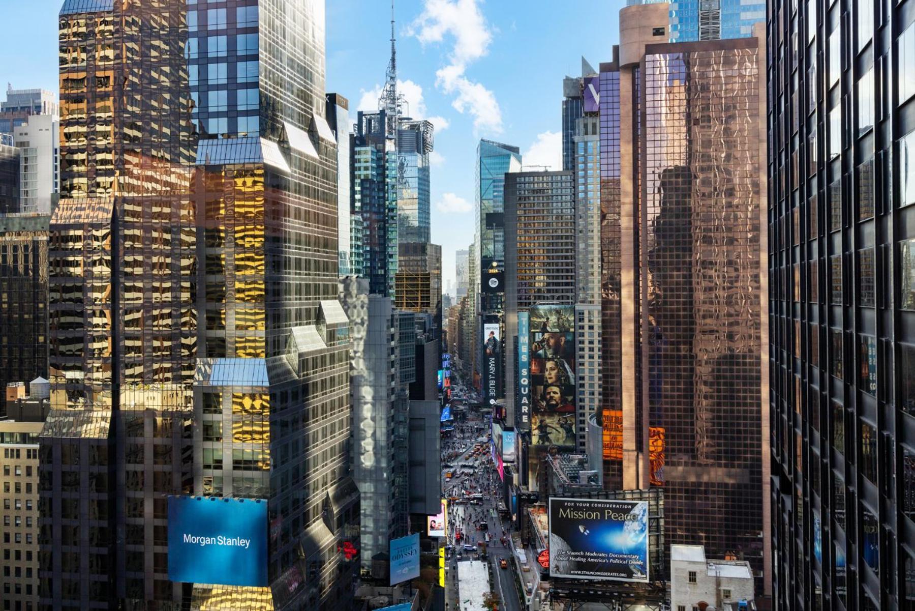 Social Premier Times Square King Ball Drop View
