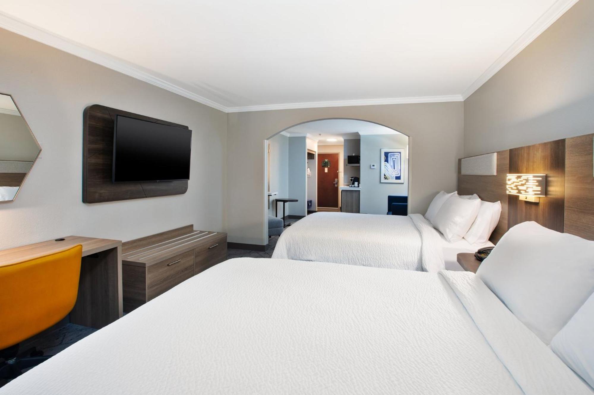 Queen Suite with Two Queen Beds
