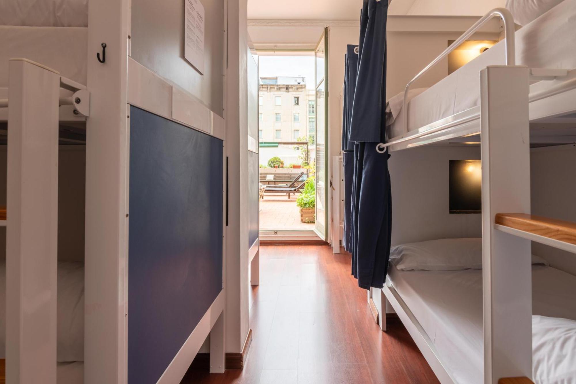 Bed 8-Bed Mixed Dormitory Room