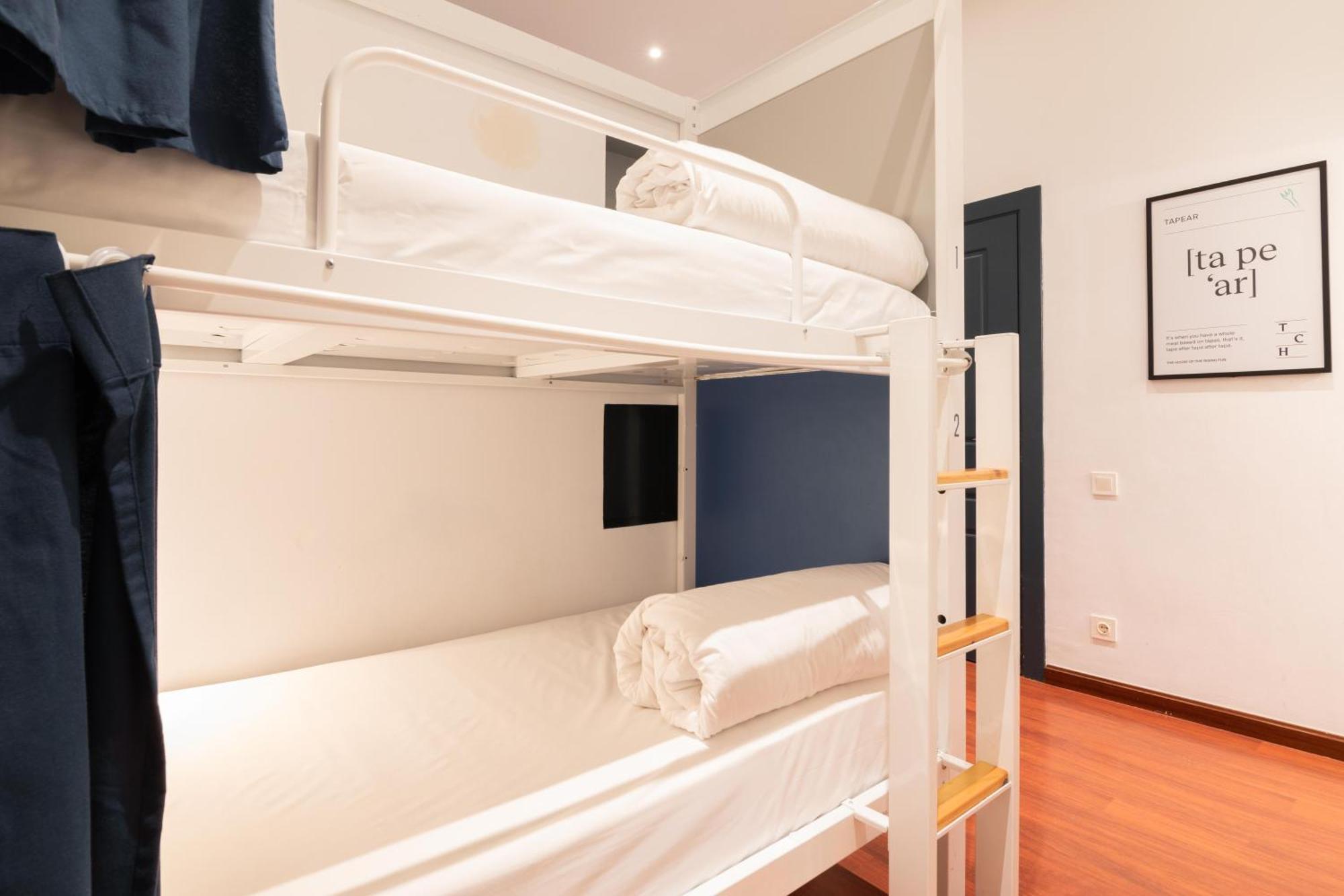 Bed 8-Bed Mixed Dormitory Room