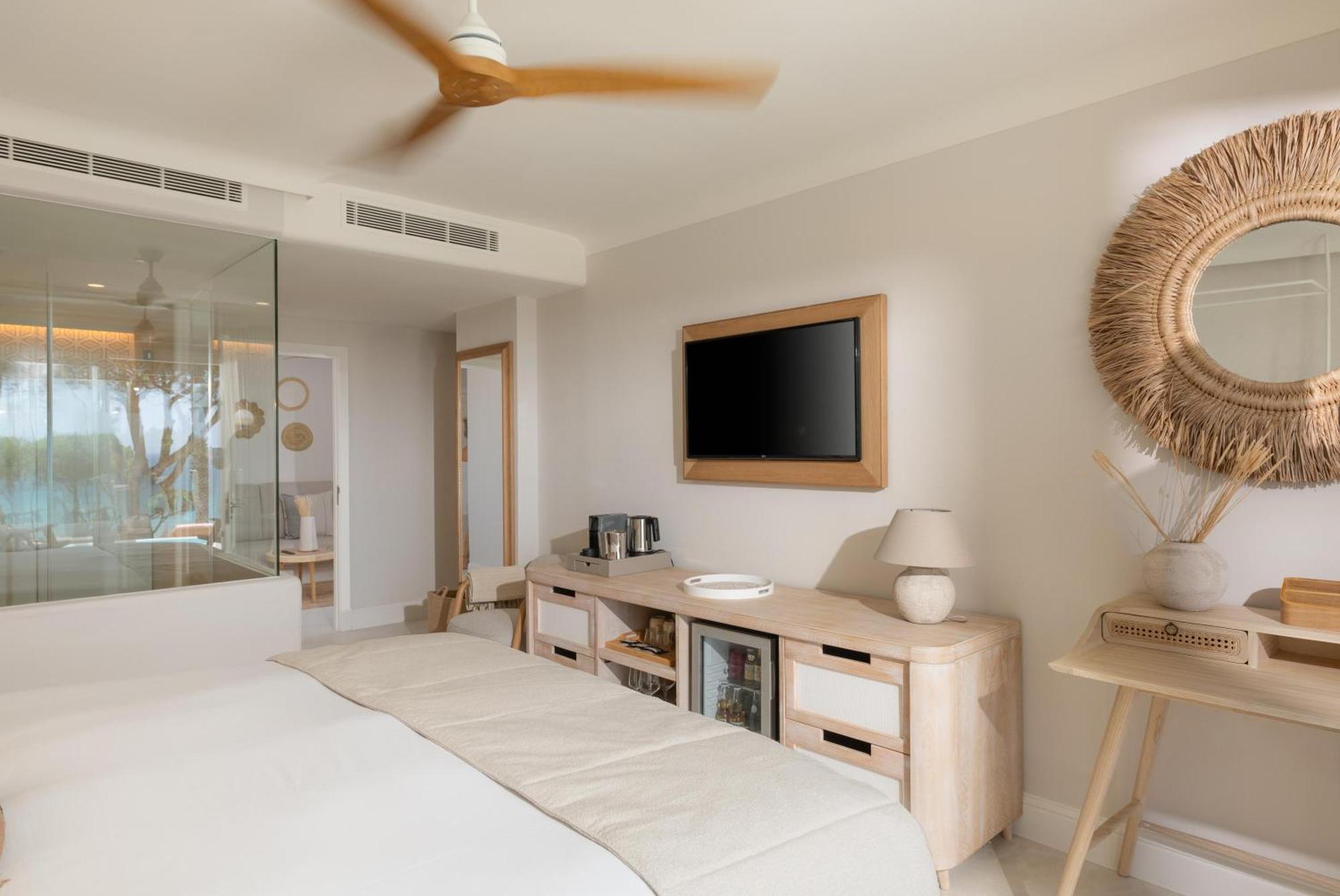Junior Suite Sea View Swim-Out "The One"