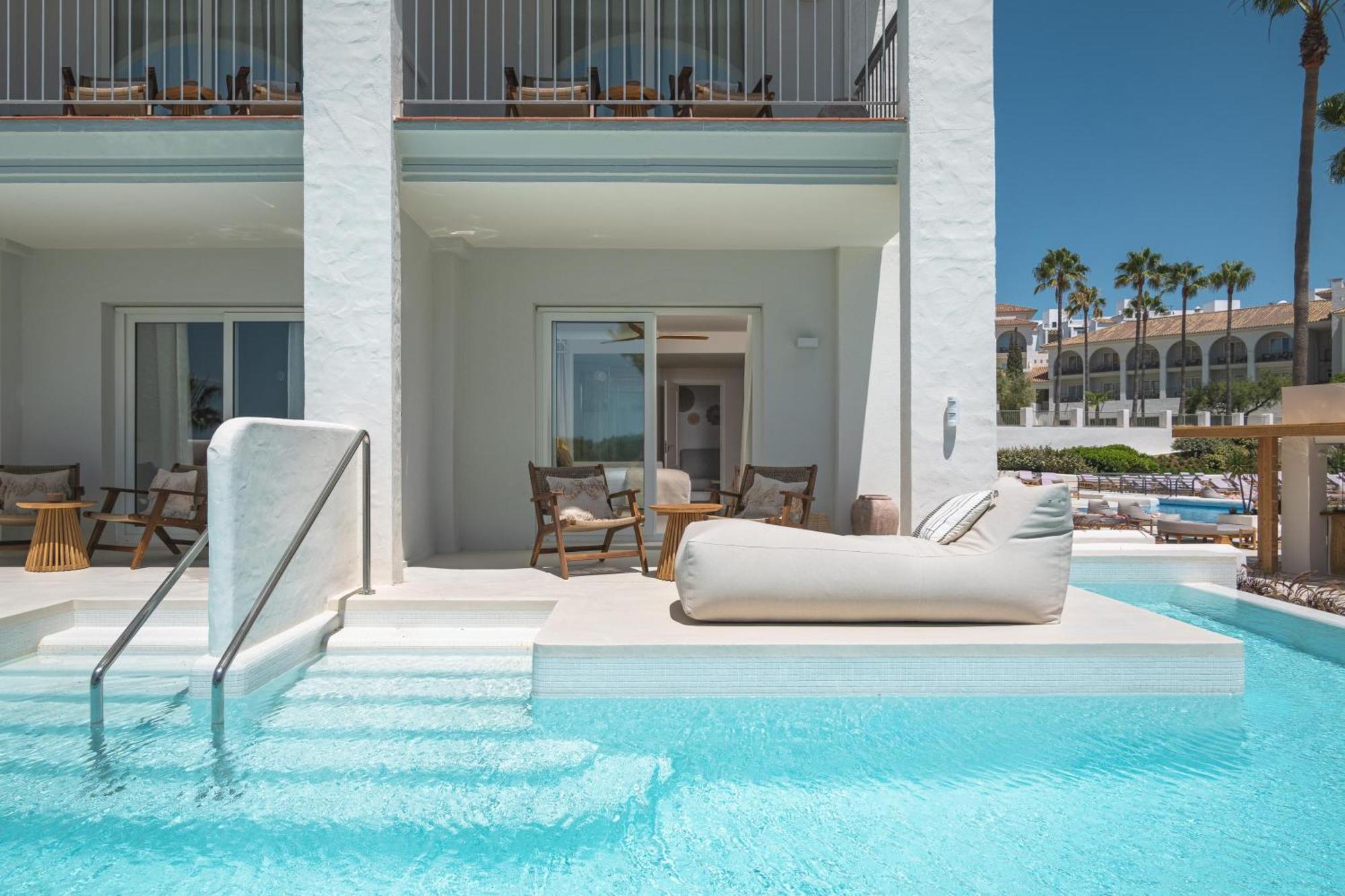 Junior Suite Sea View Swim-Out "The One"