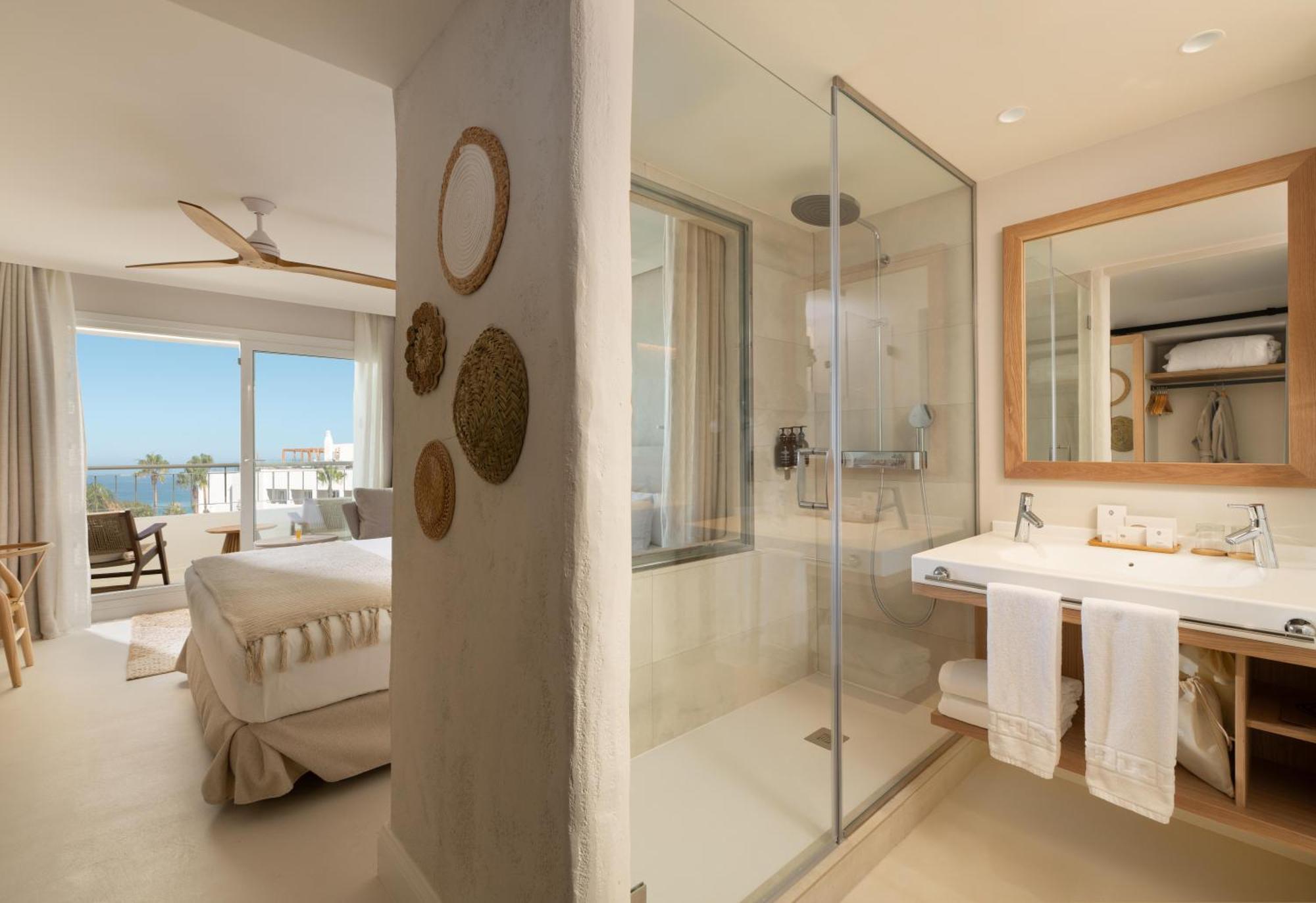 Double or Twin Room Side Sea View