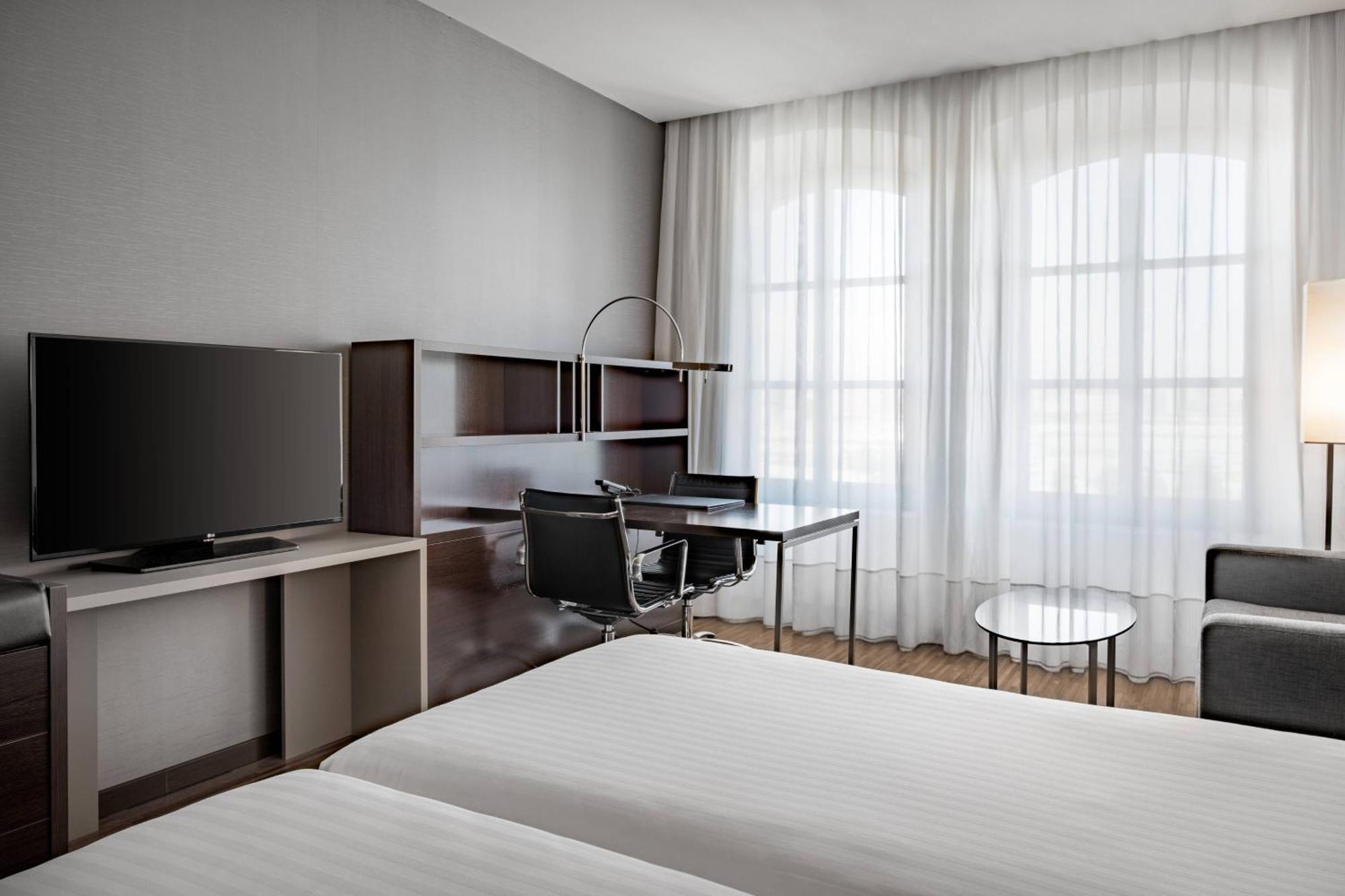 Quarto Standard Plus com Cama King-size e Vista da Cidade