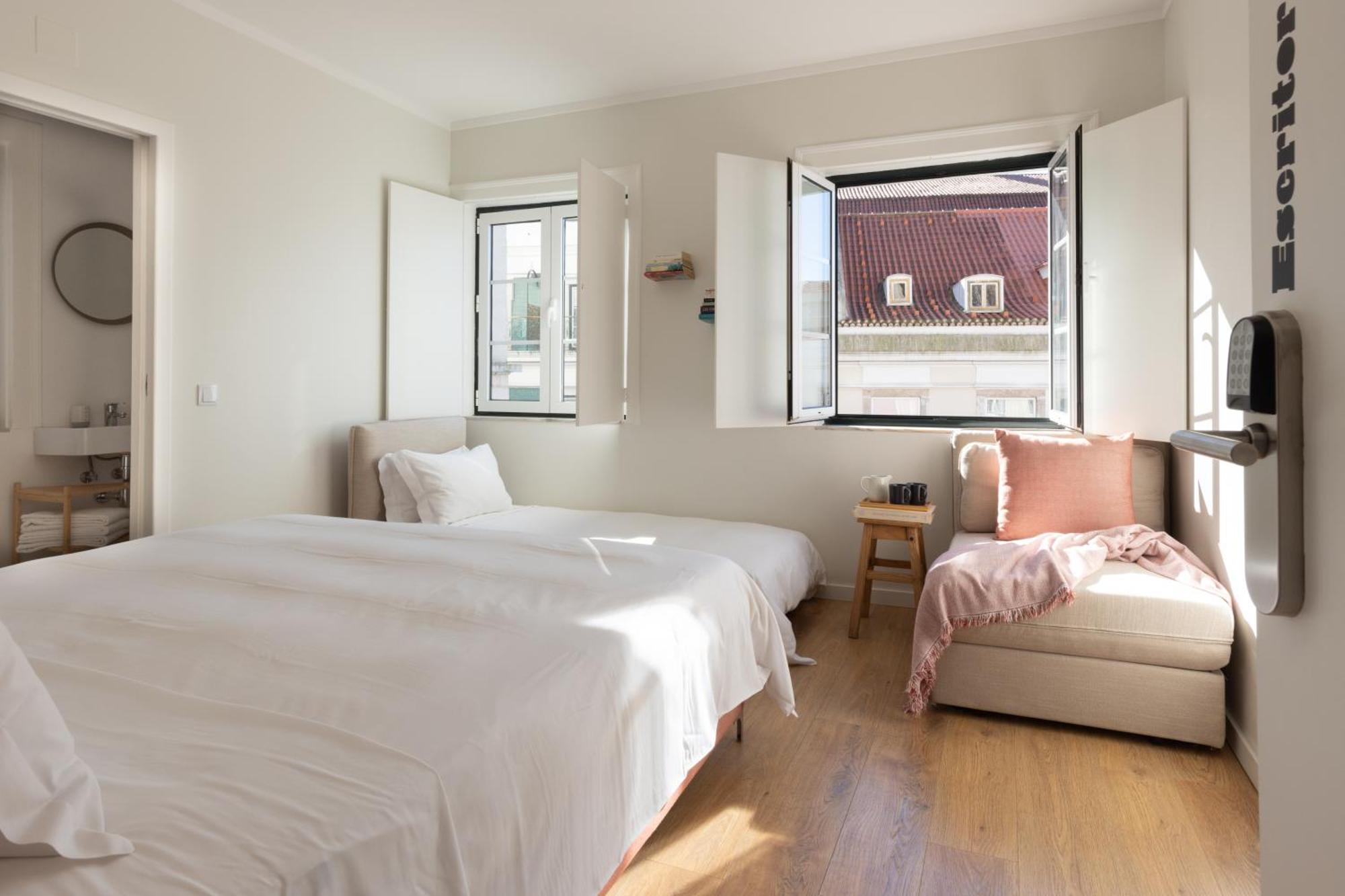 Dreibettzimmer mit Stadtblick
