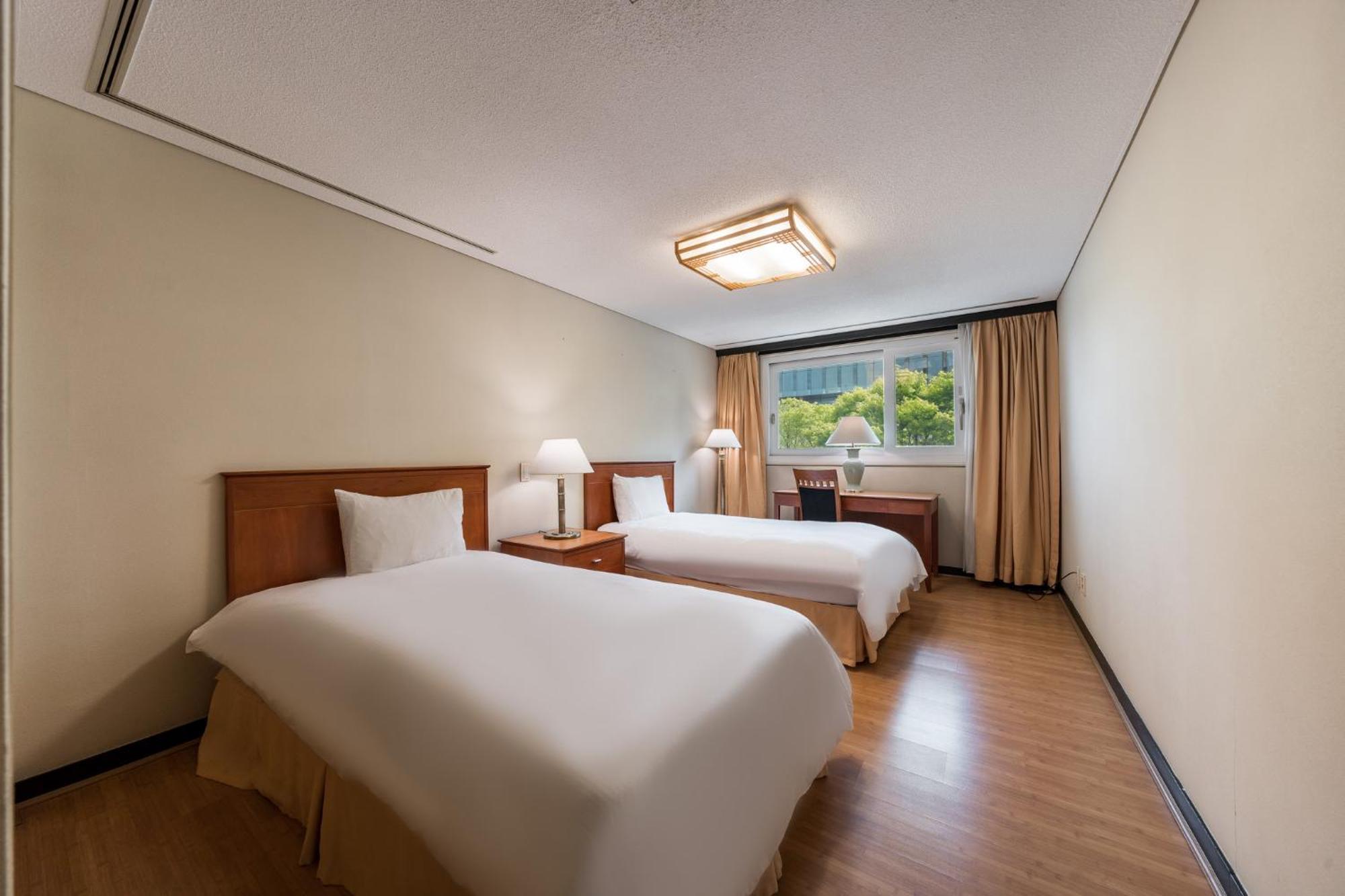 Grand Suite Three-Bedroom Apartment