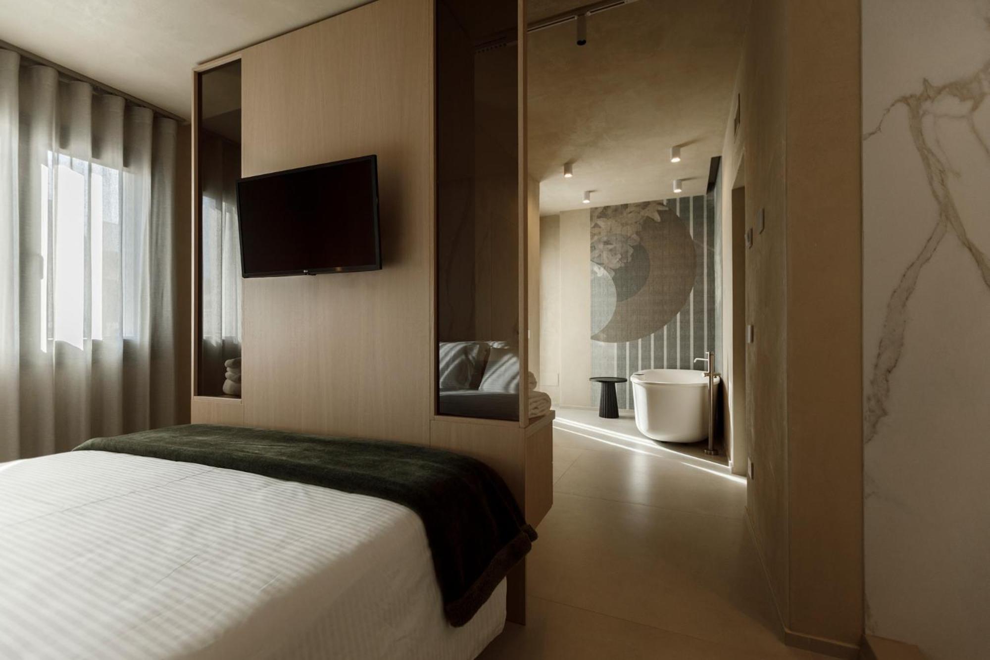 Quarto Duplo com Banheira de Hidromassagem