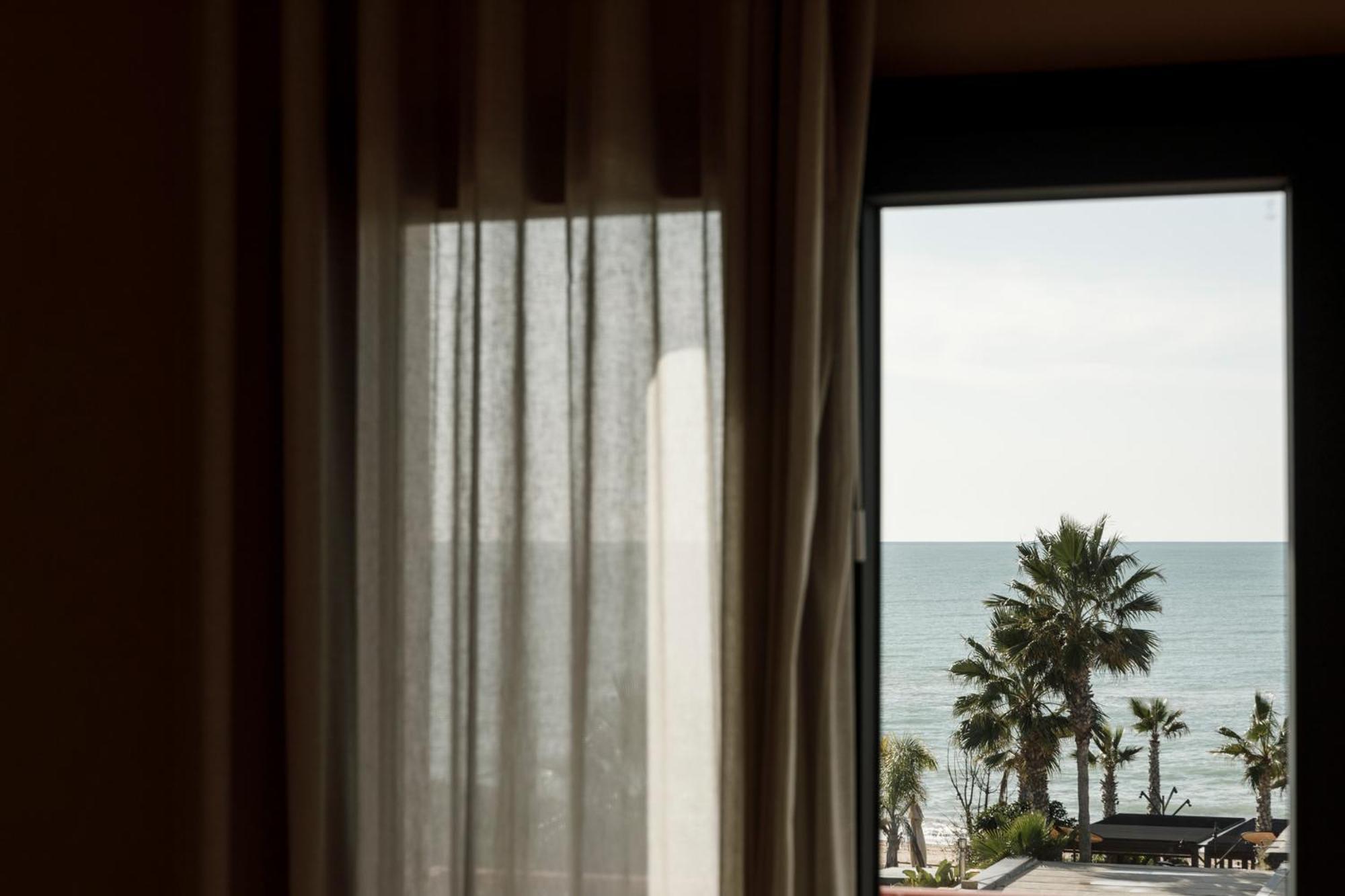 Quarto Duplo Deluxe com Varanda e Vista do Mar