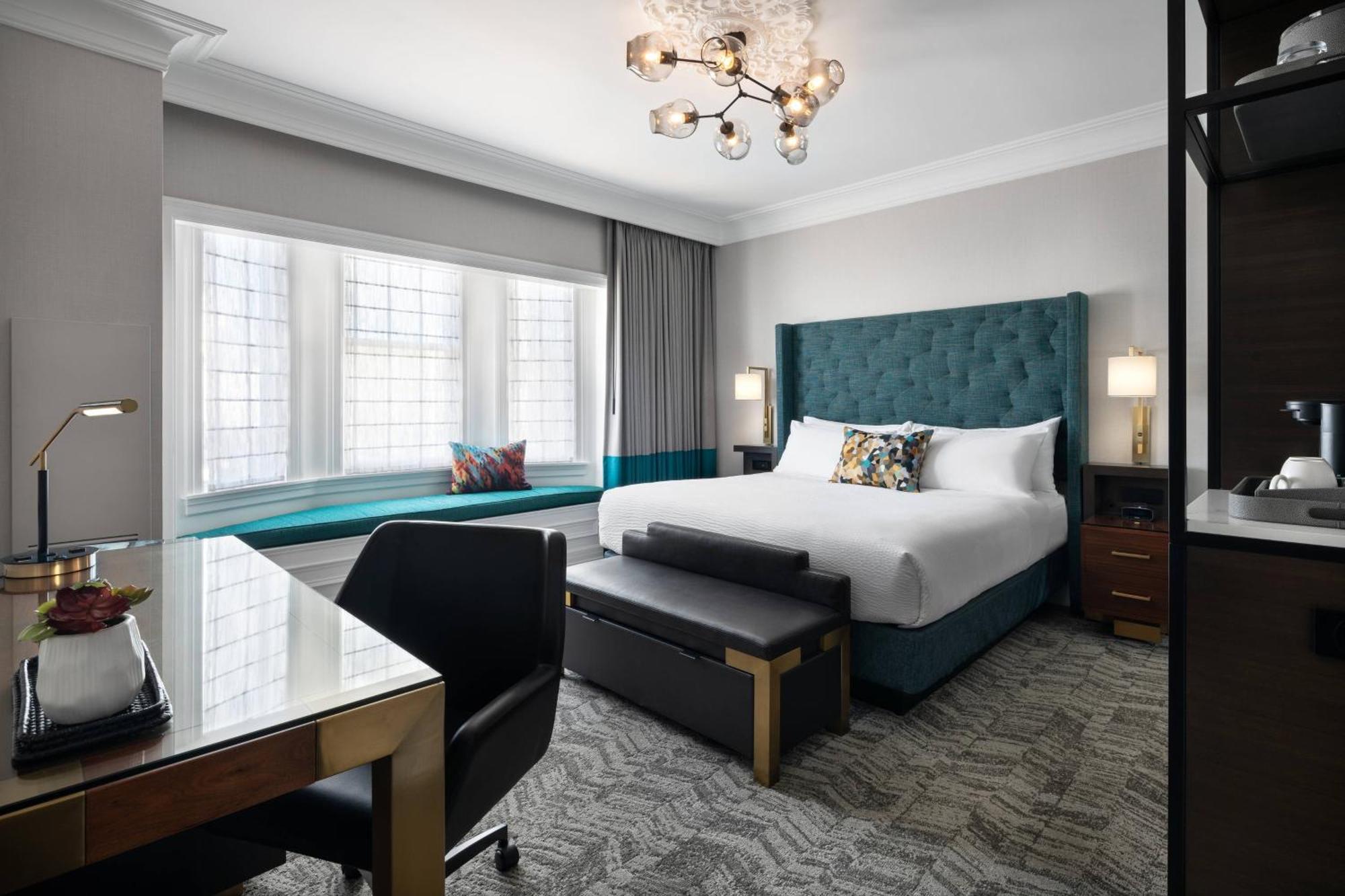 Deluxe King Room Bay Window