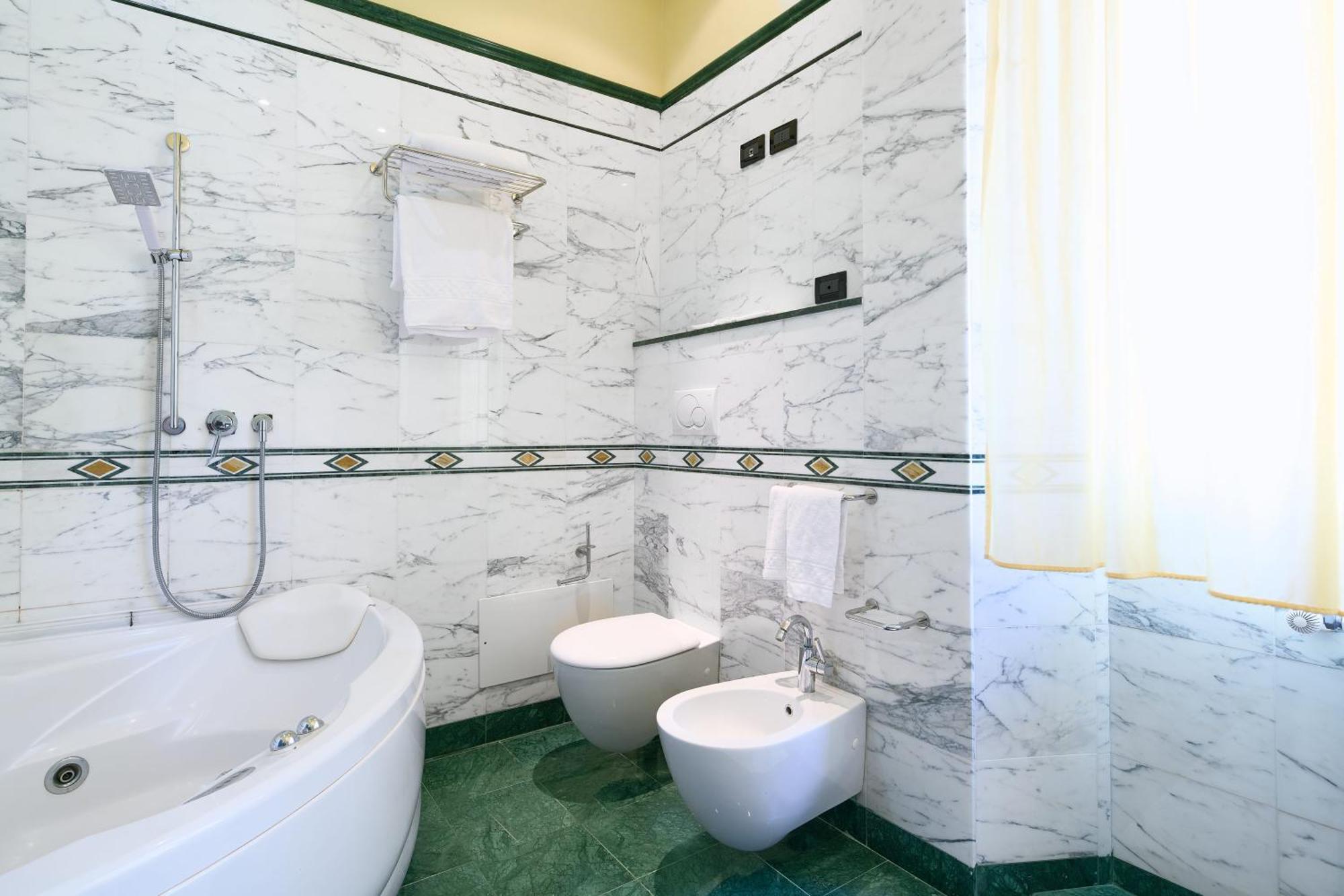 Junior Suite Spa Bath Spa Access