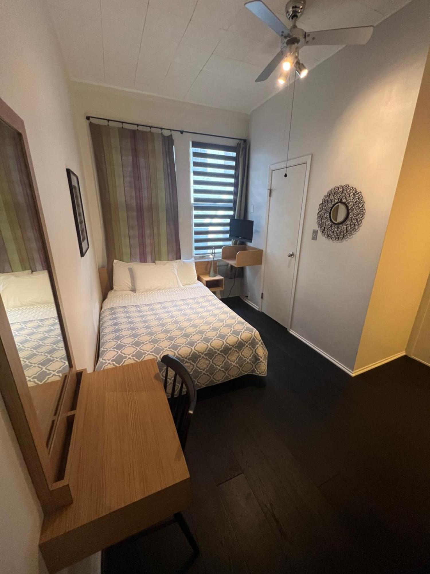 Compact Solo Room