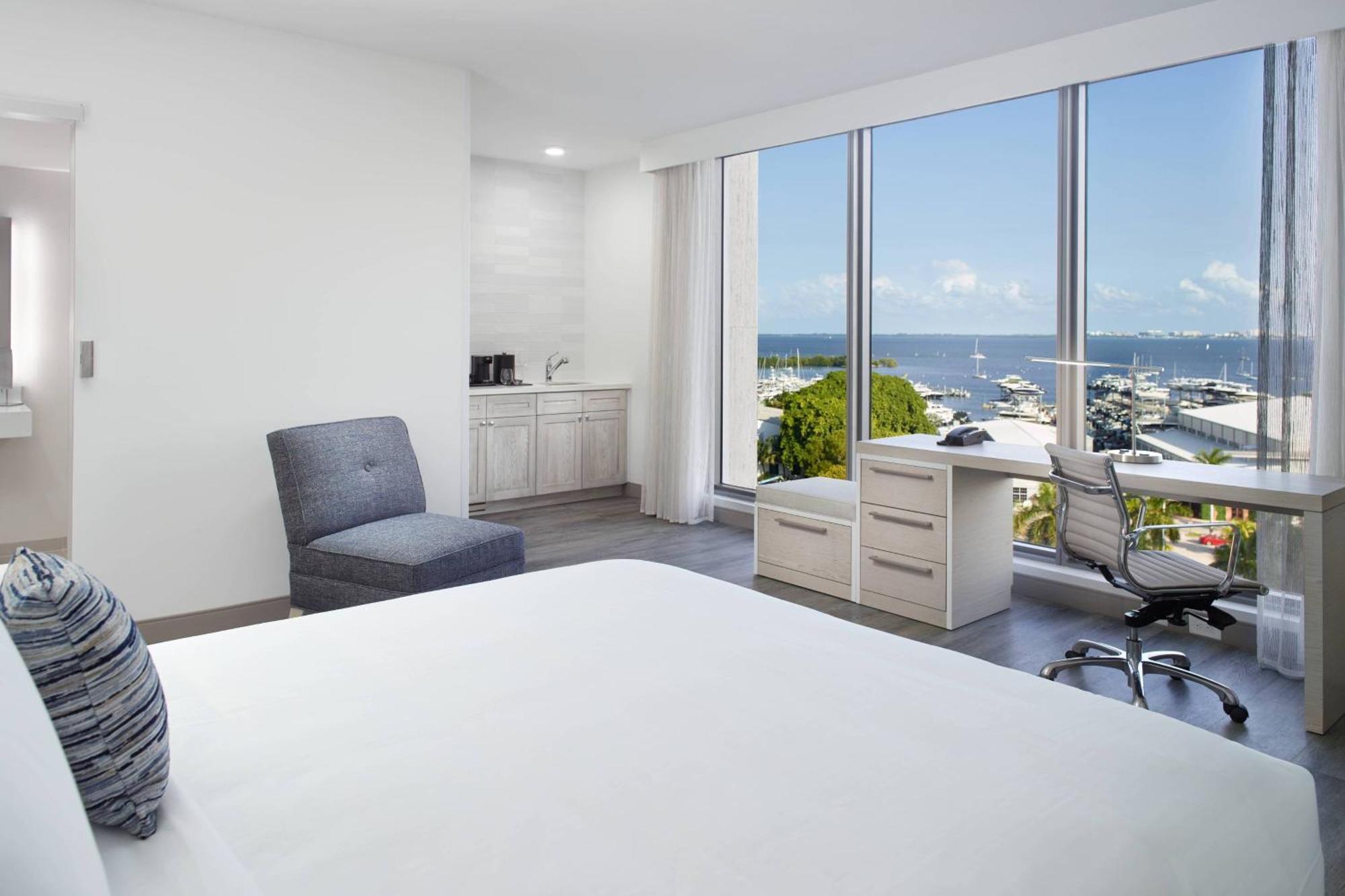 Suíte com Cama King-size e Sofá-cama