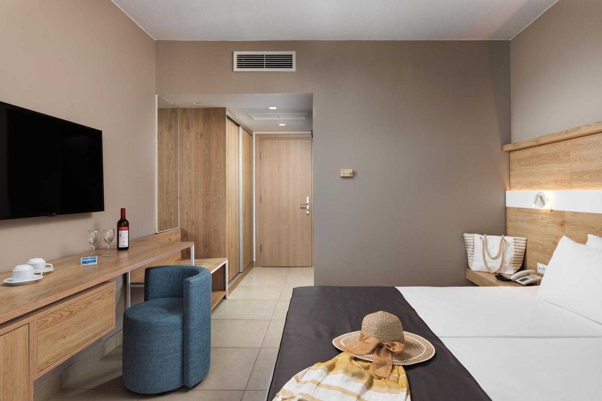 Select double room main building sea view