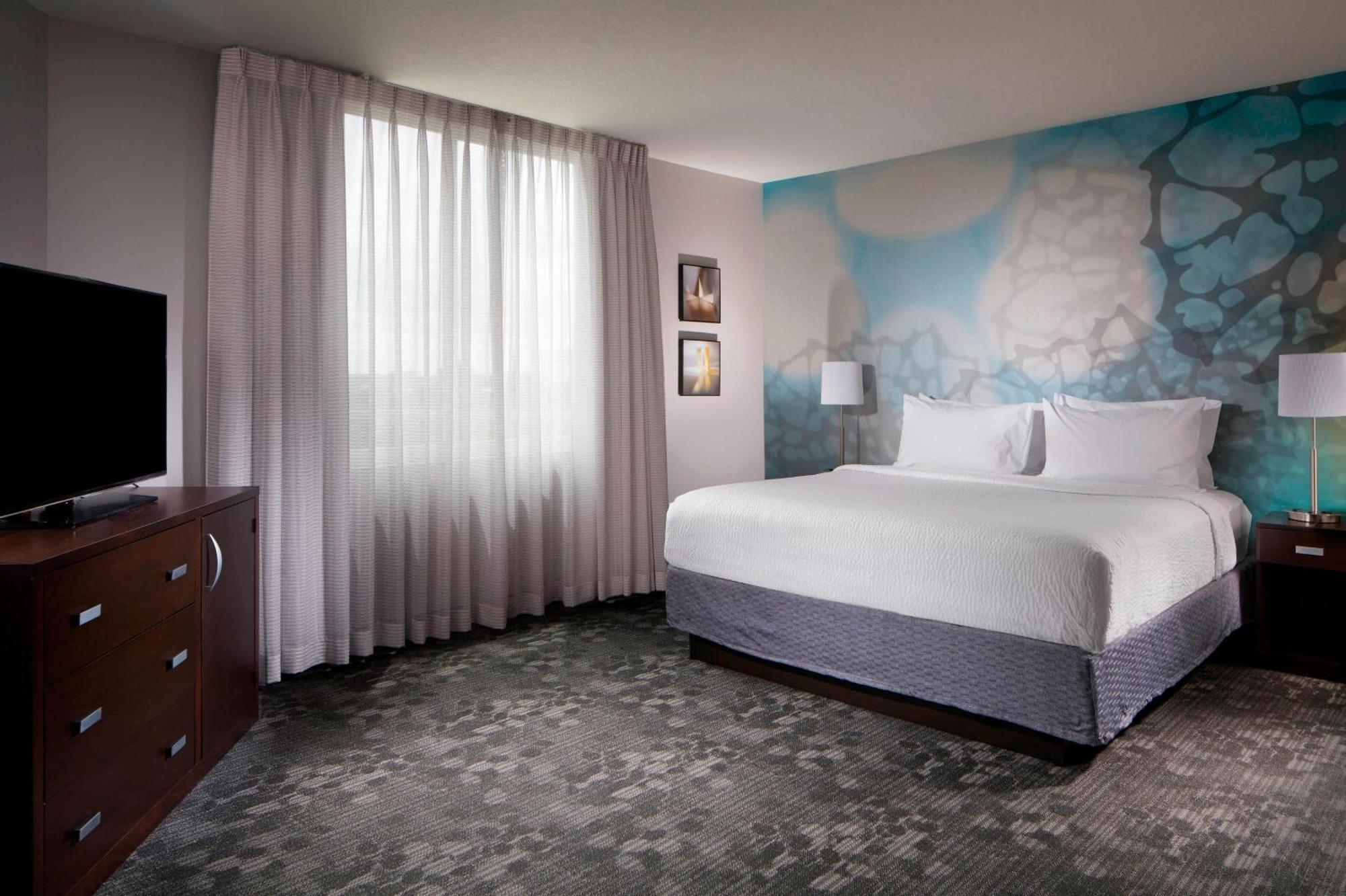 Executive King Suite with Sofa Bed,1632224580:JPEG
