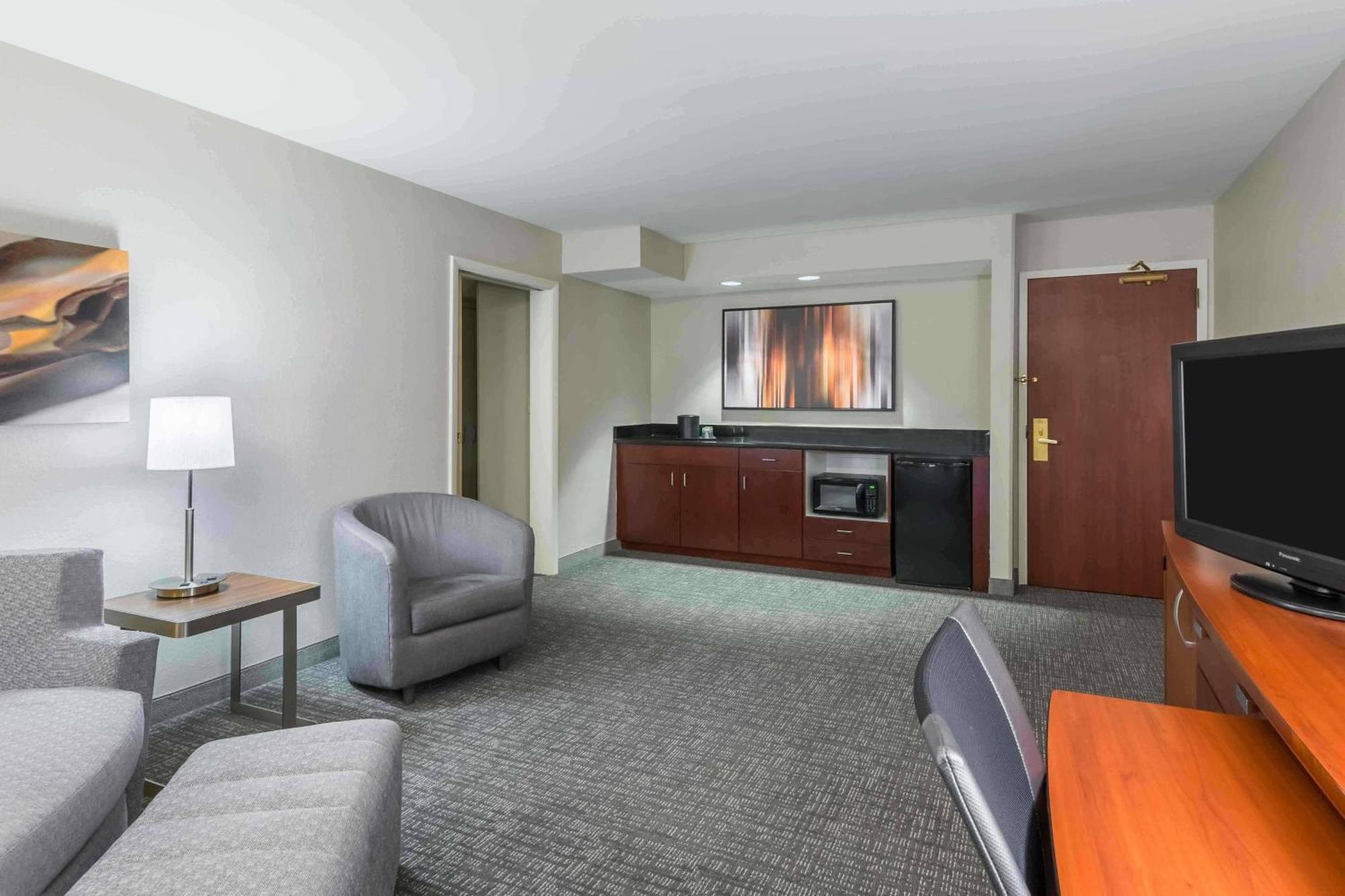 One-Bedroom King Suite Sofa Bed Balcony
