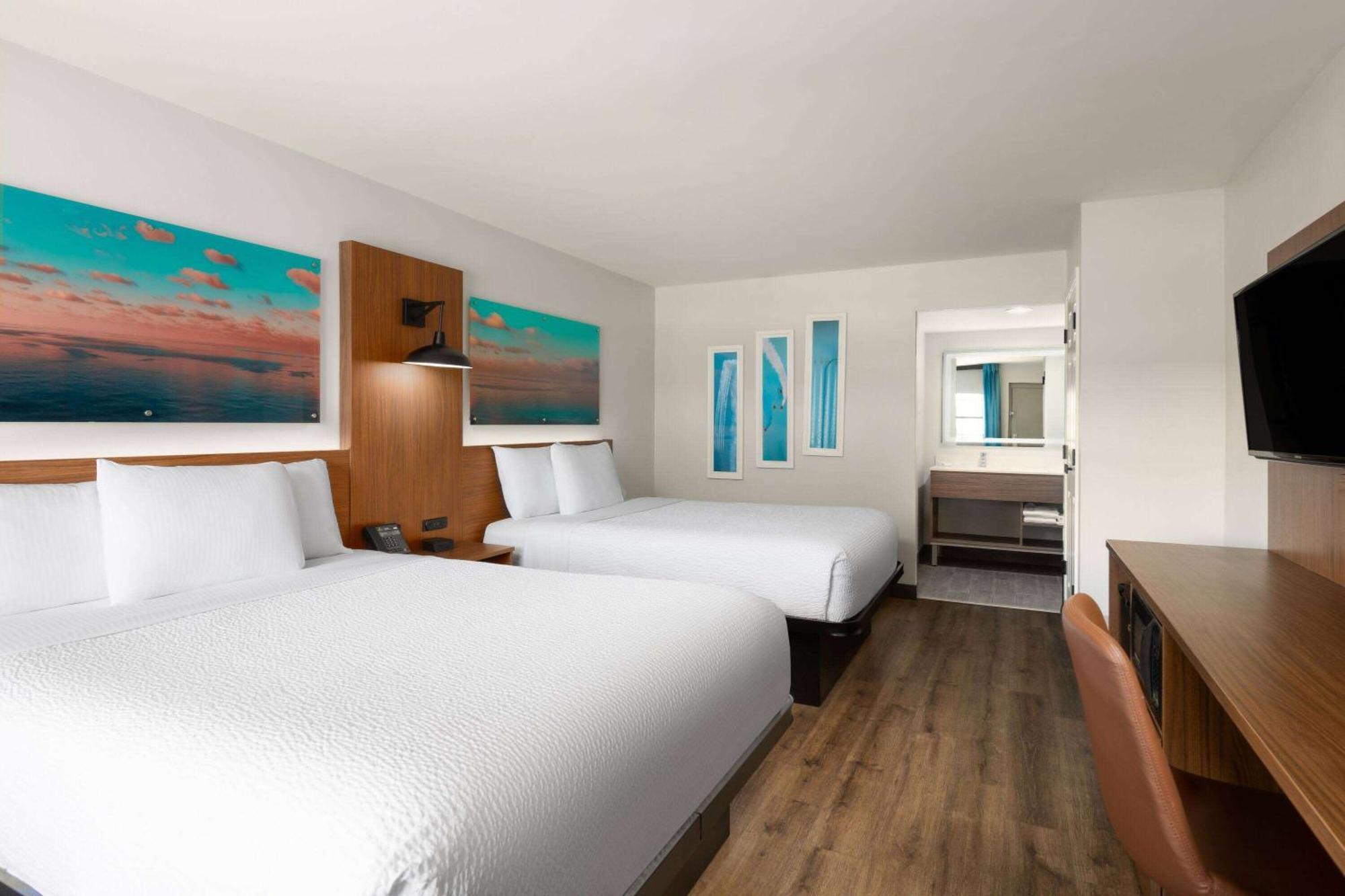 Queen Room Two Queen Beds Non-Smoking