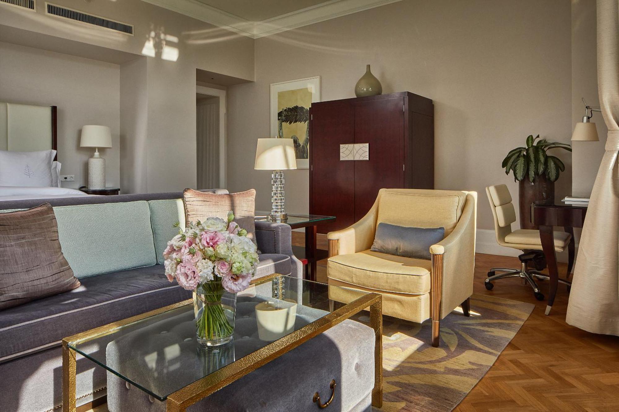River View Park Suite with One King Bed