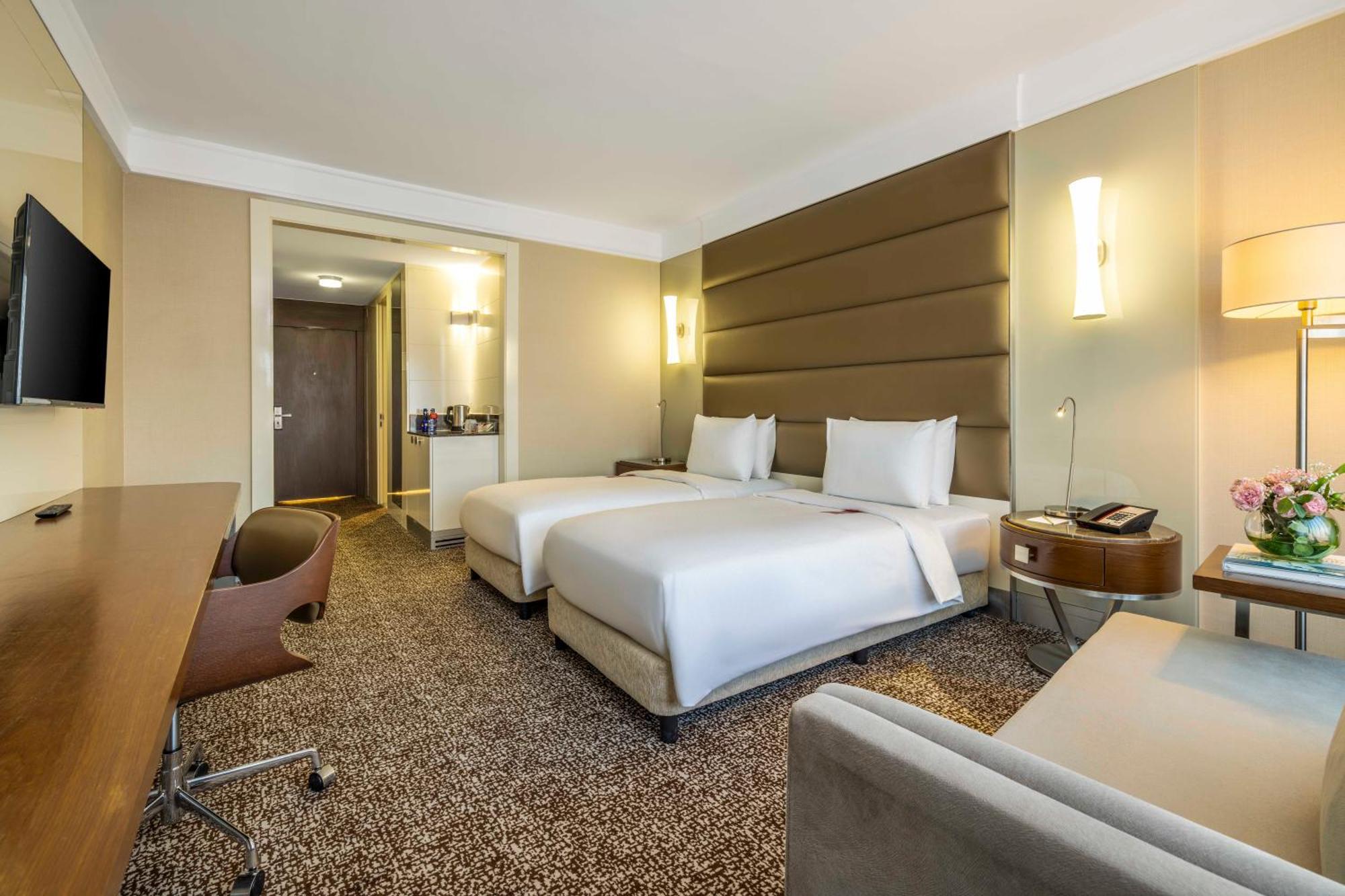 Deluxe Twin Room City View Smoking