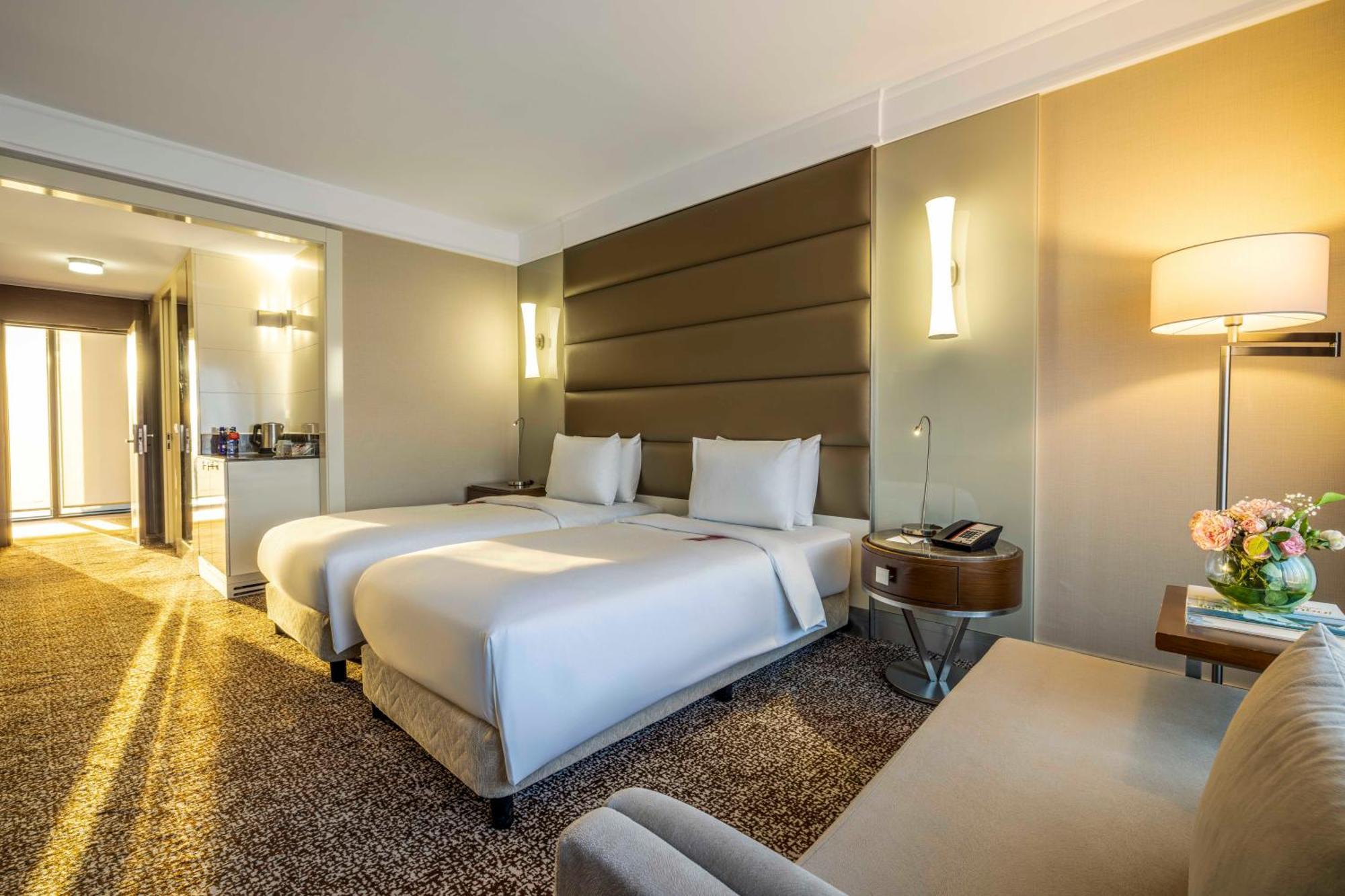 Deluxe Twin Room City View Smoking