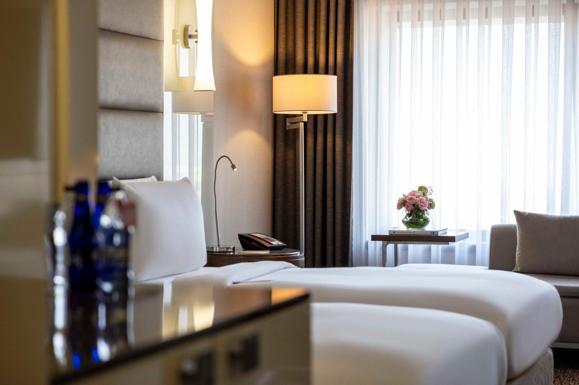 Deluxe Twin Room City View Smoking