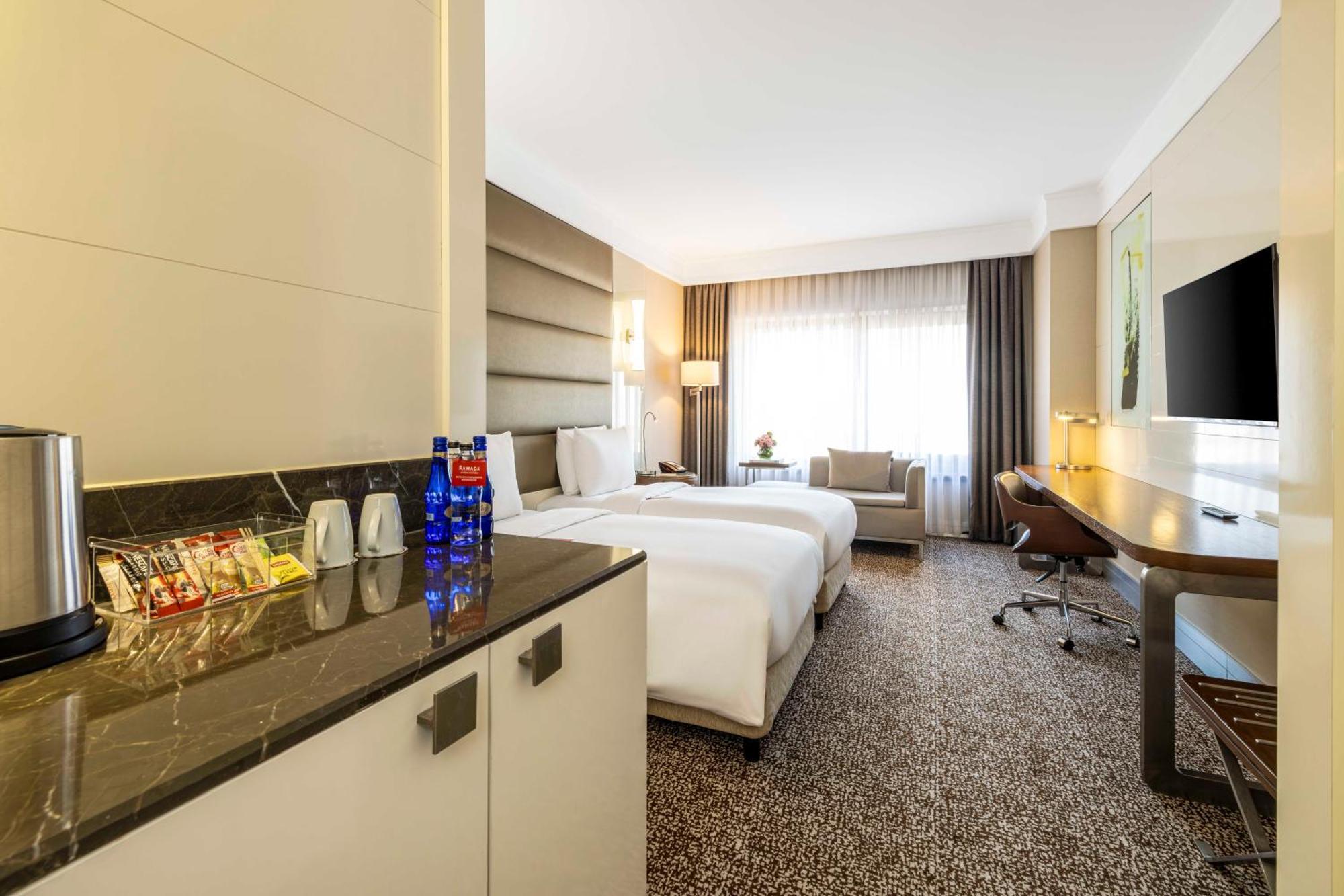 Deluxe Twin Room City View Smoking