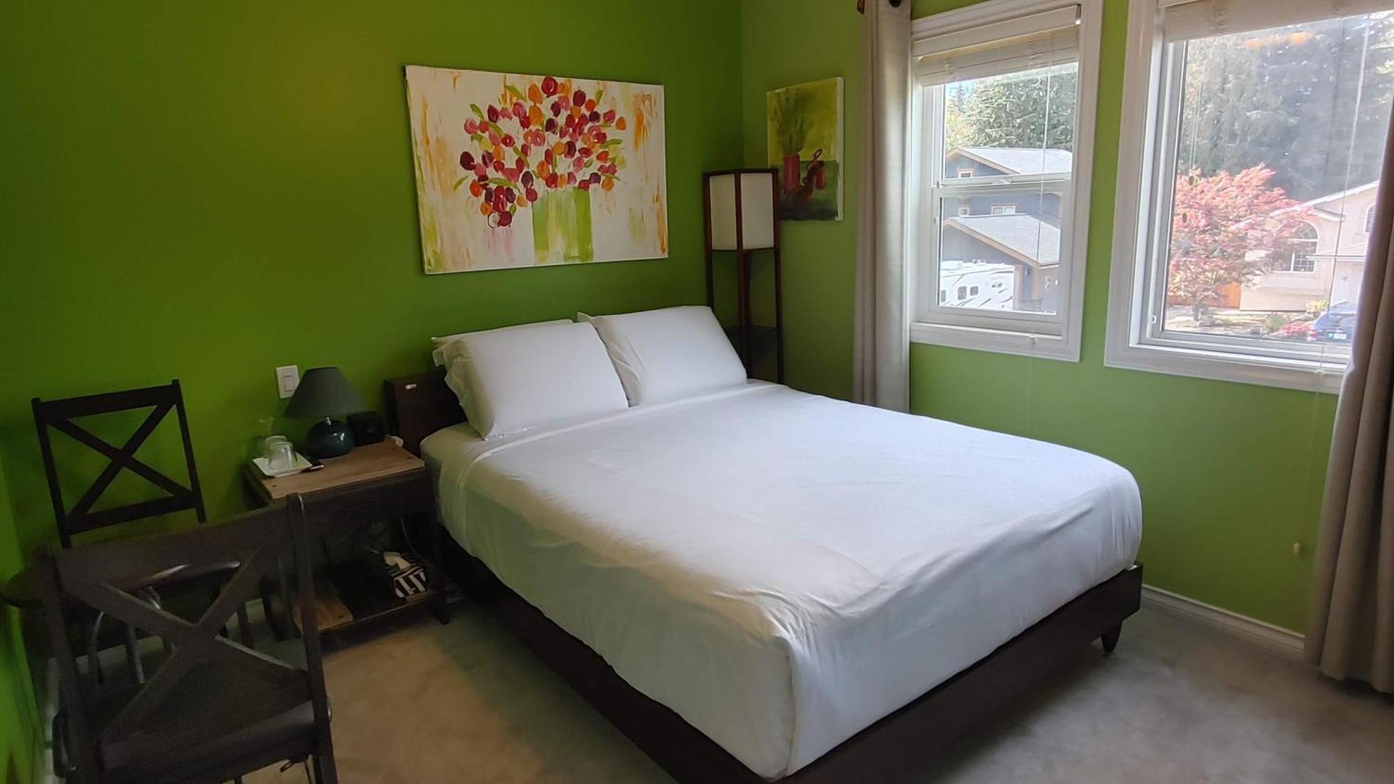 Deluxe Queen Room