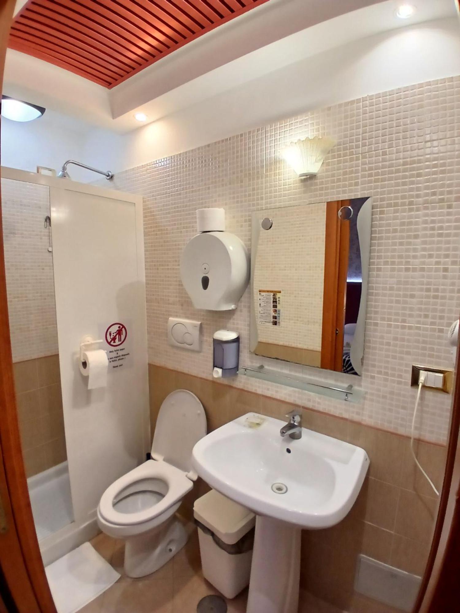 Triple Room Bathroom