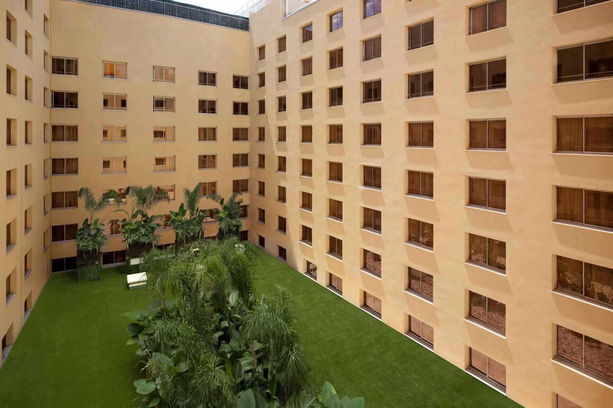 Classic room Courtyard view King bed