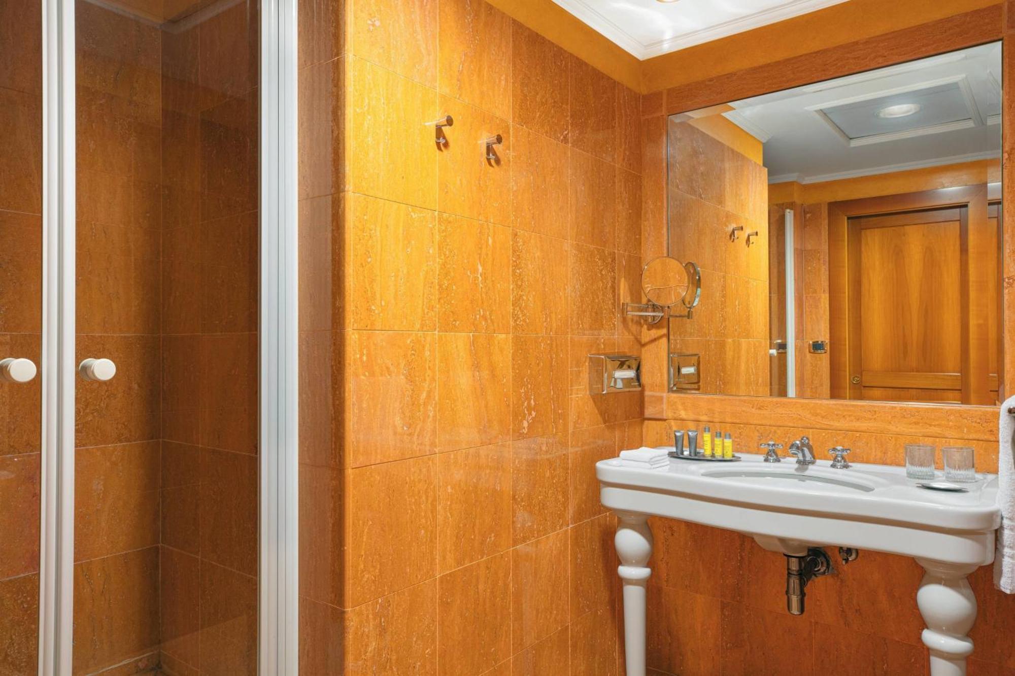 Executive Suite Lounge Access
