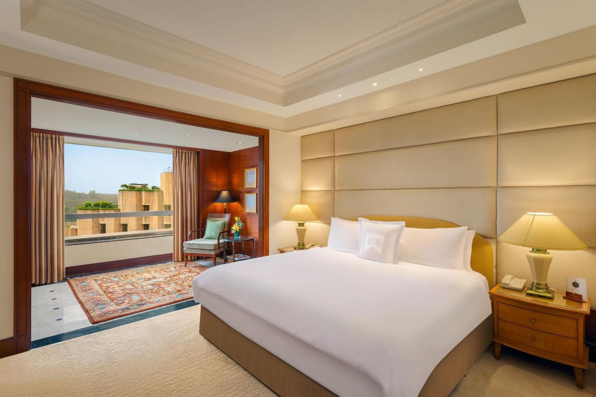 Towers Room Concierge level Larger Guest room complimentary lounge access Luxury hours on session of Spa on Laundry service1 King