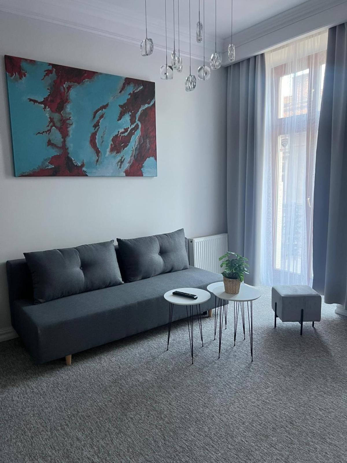 Superior One-Bedroom Apartment Balcony,1633019882:JPEG