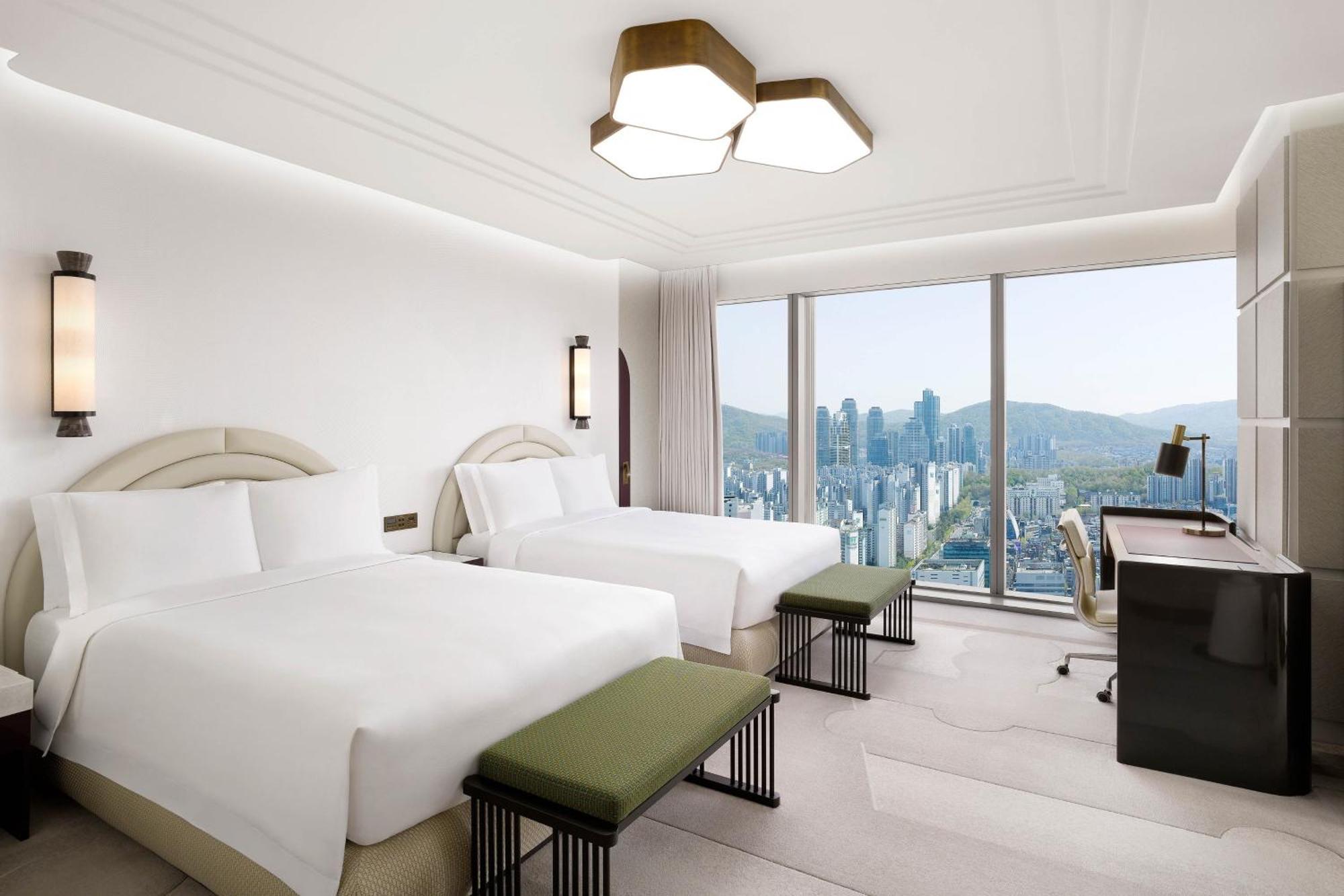 Grand Masters Bay Queen Room Two Queen Beds