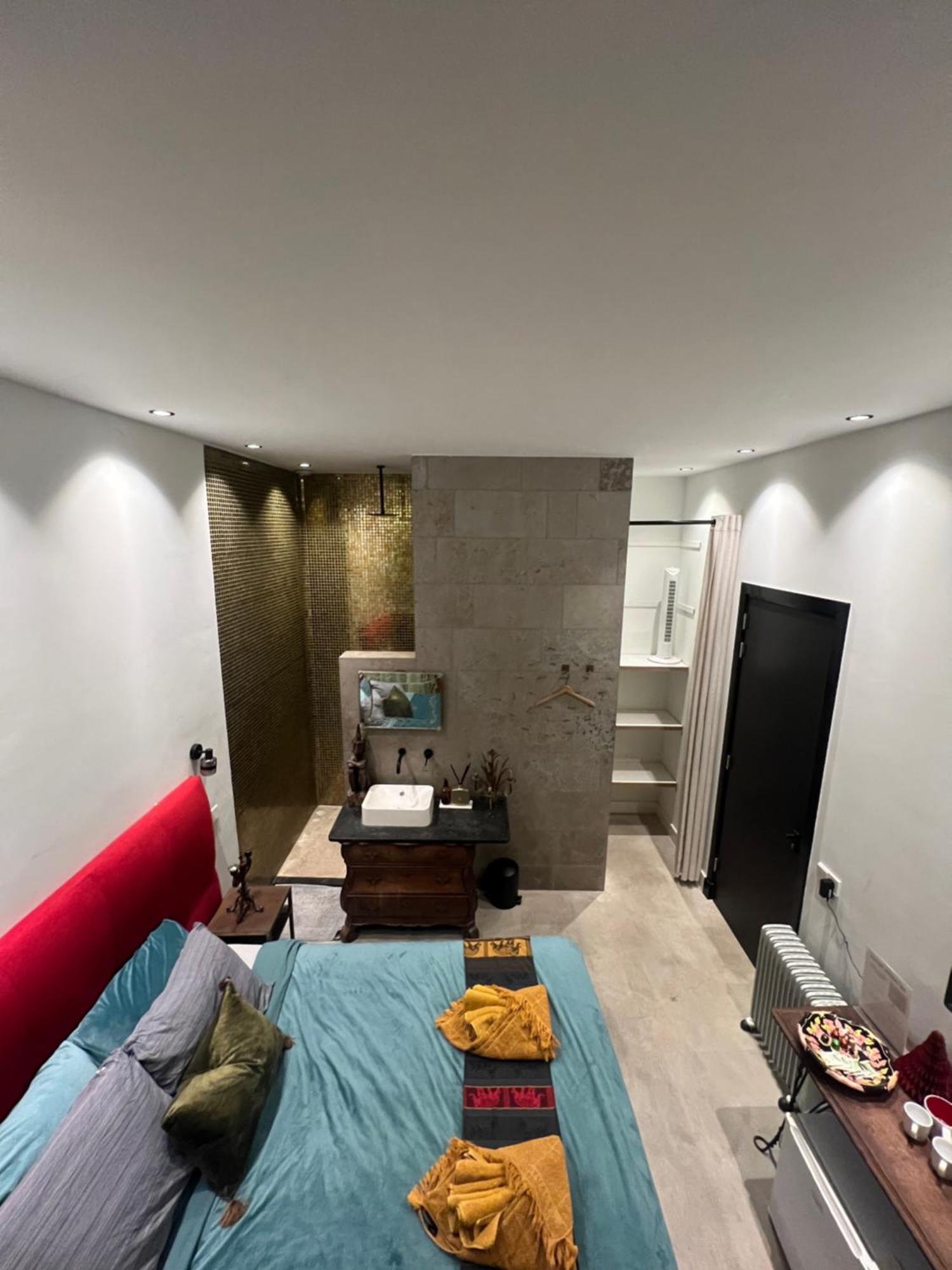 Double Room Private Bathroom