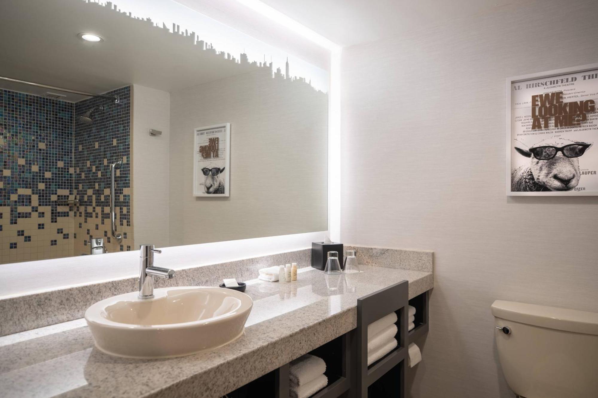 Quarto com 2 Camas de Casal - Vista da Cidade