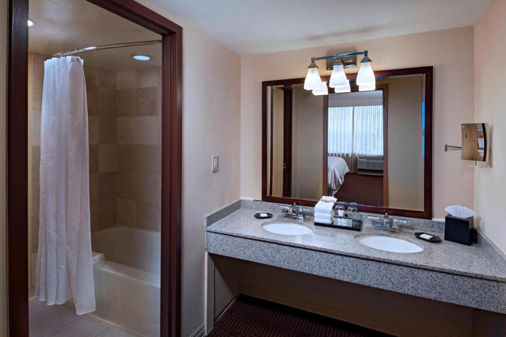 Suite 1 King City view Main