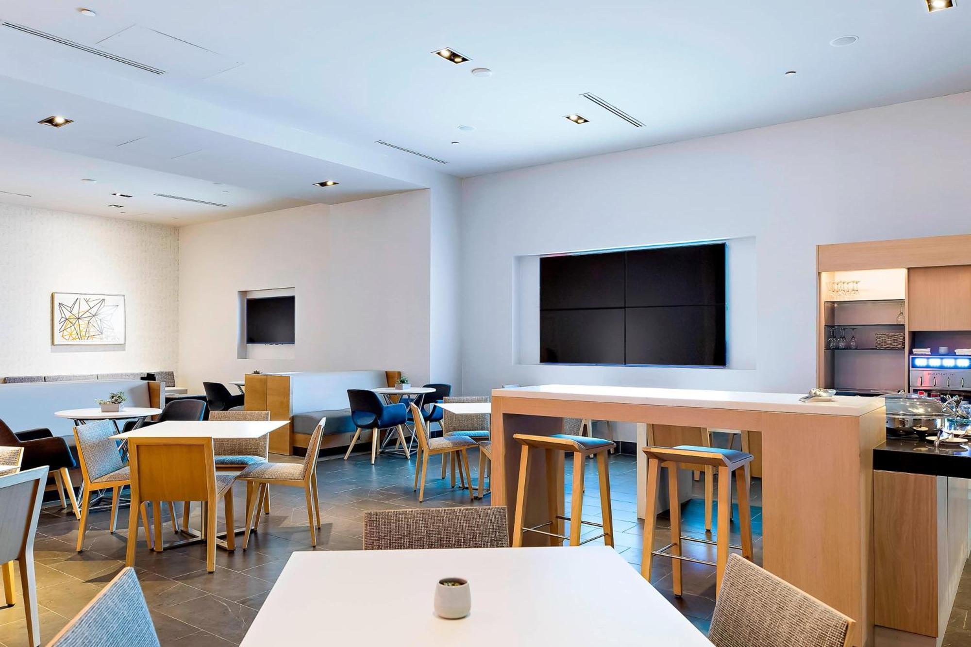 King Corner Room