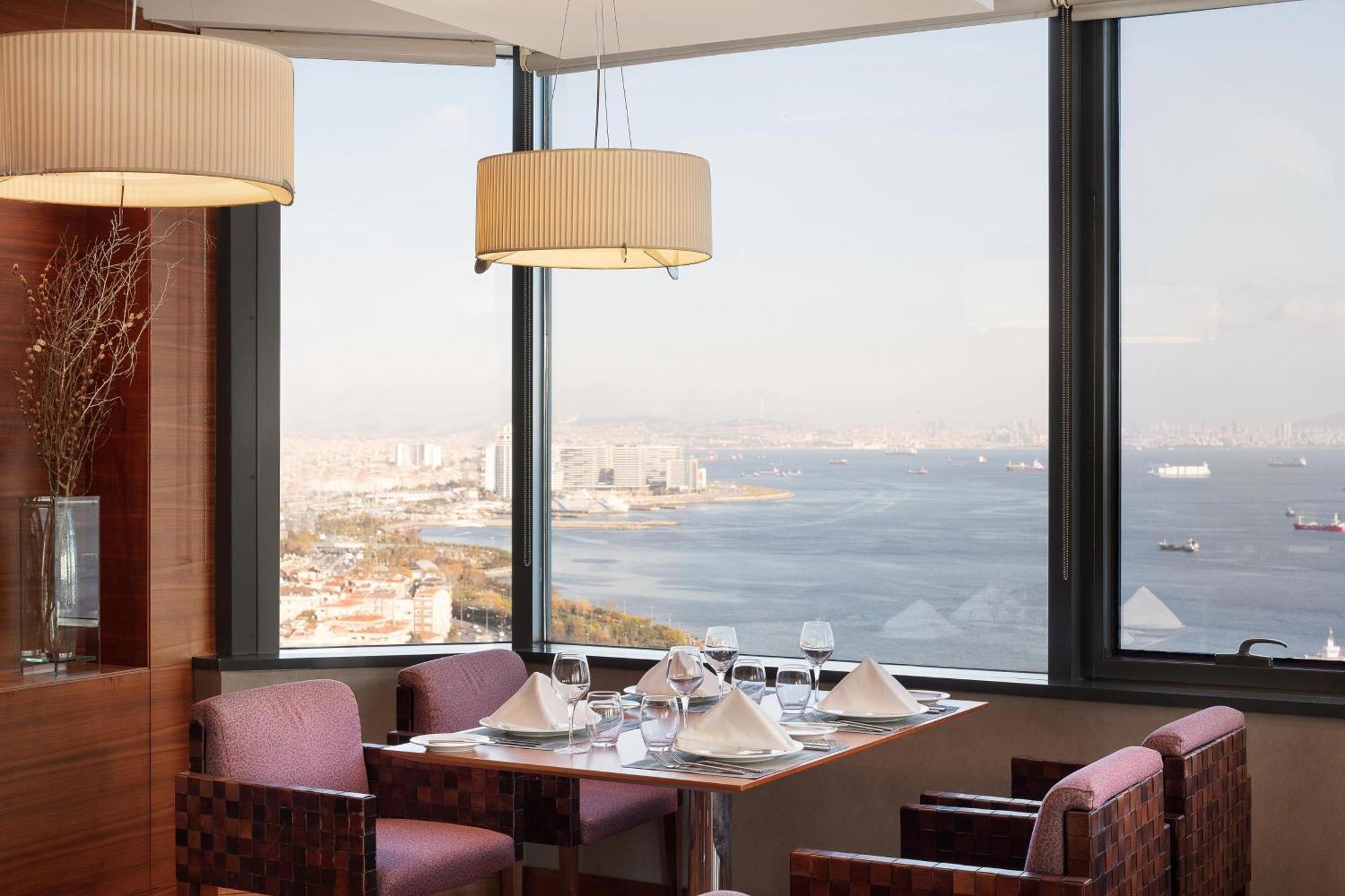 Club Room Club Lounge Access Sea View