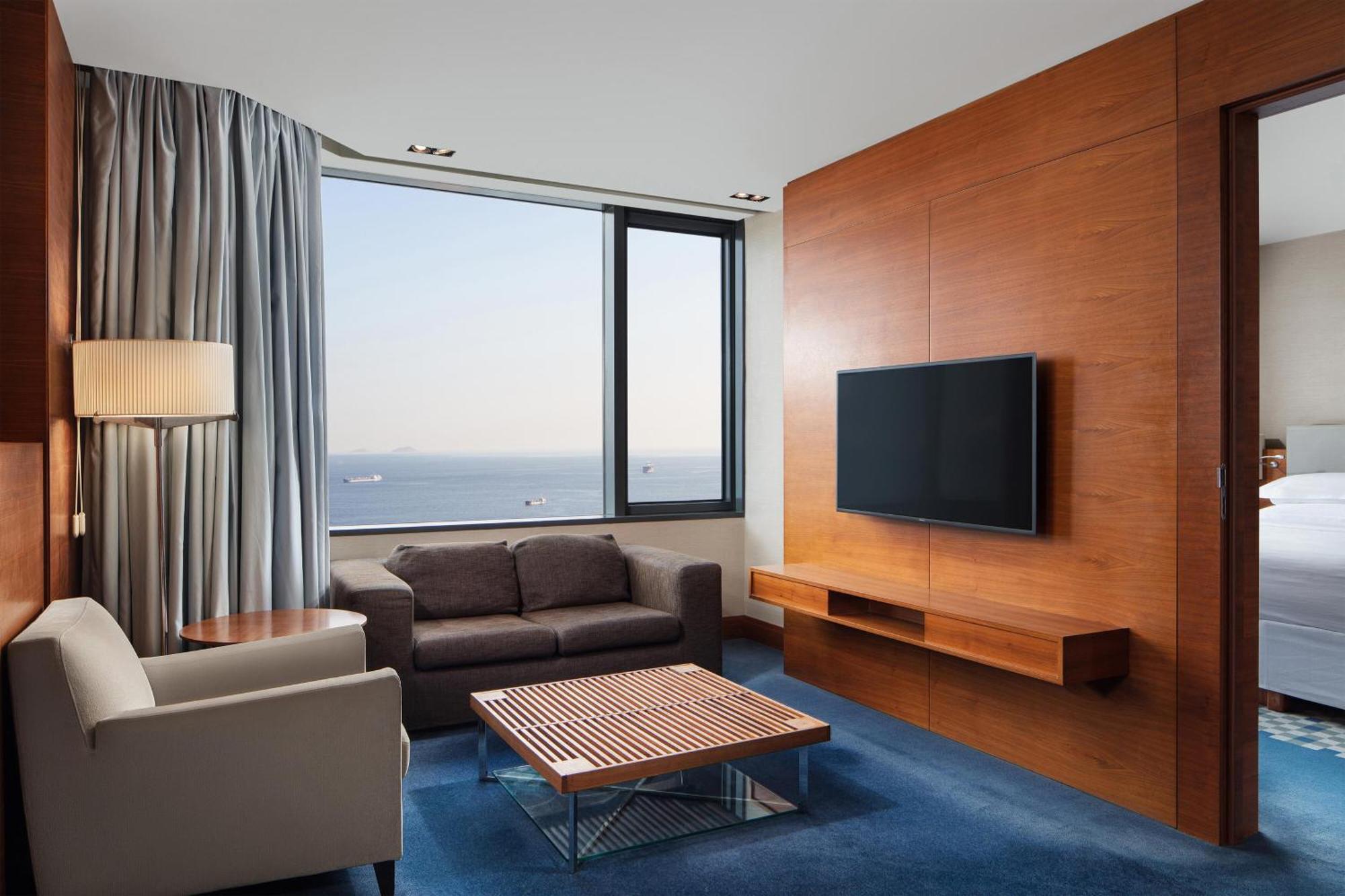 Junior Suite Club Lounge Access Sea View