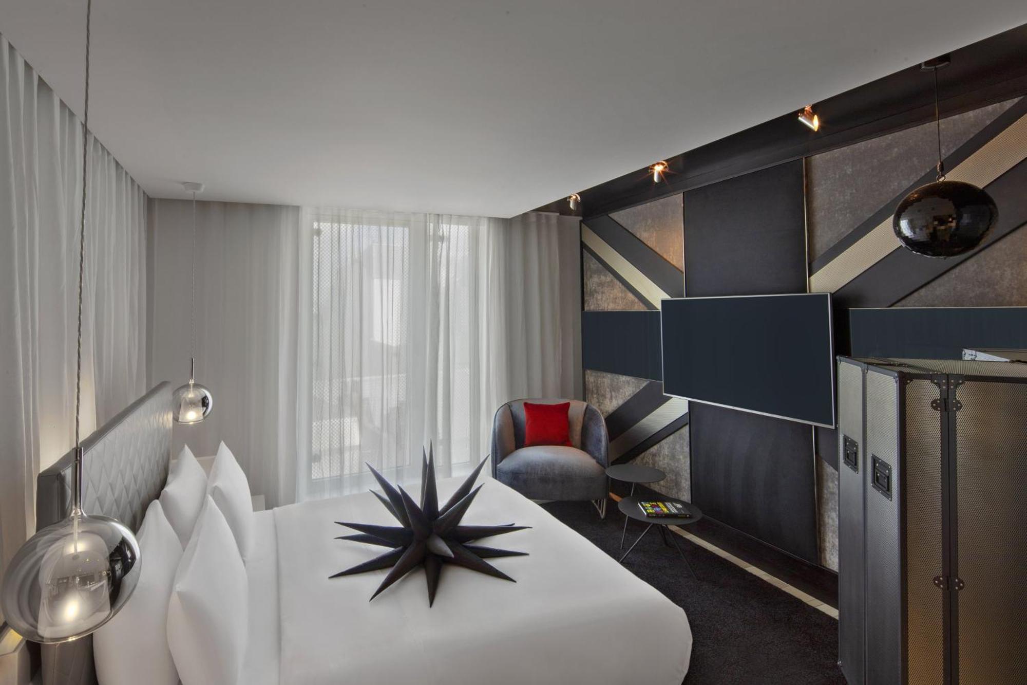 Deluxe King Room High Floor