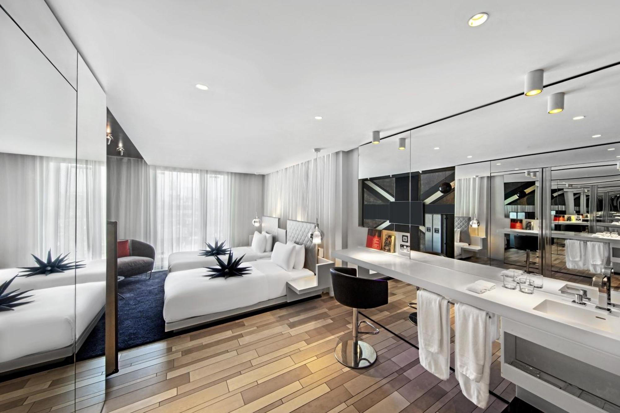 Deluxe Guest room Two Twin Beds High Floor