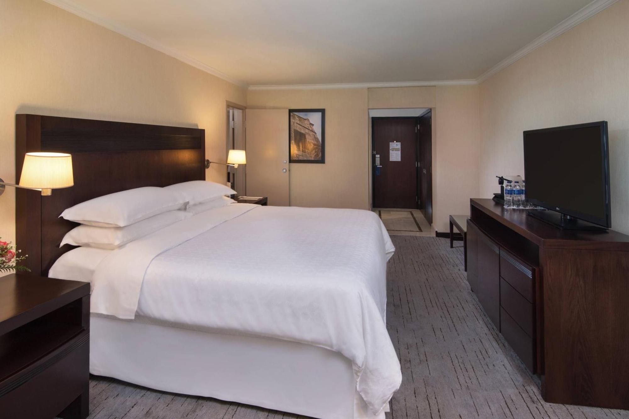 Chambre Lit King-Size Plus Spacieuse - Vue Partielle sur Océan