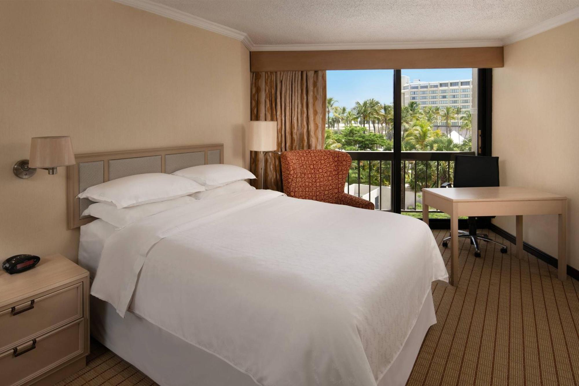 Smaller Guest room 1 Queen No view Low floor