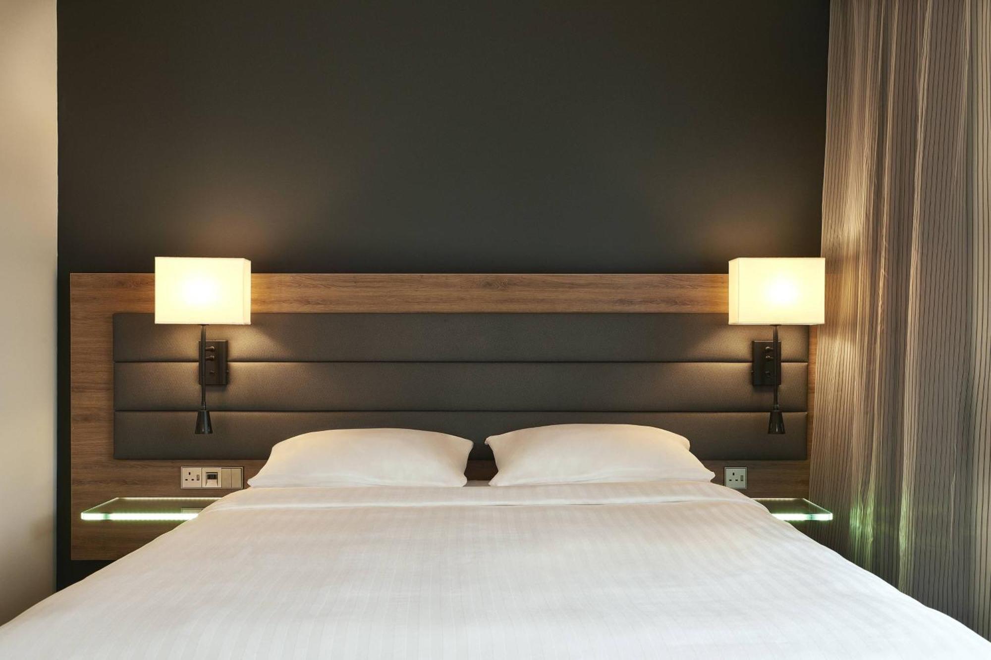 Moxy Queen Room,1634458073:JPEG