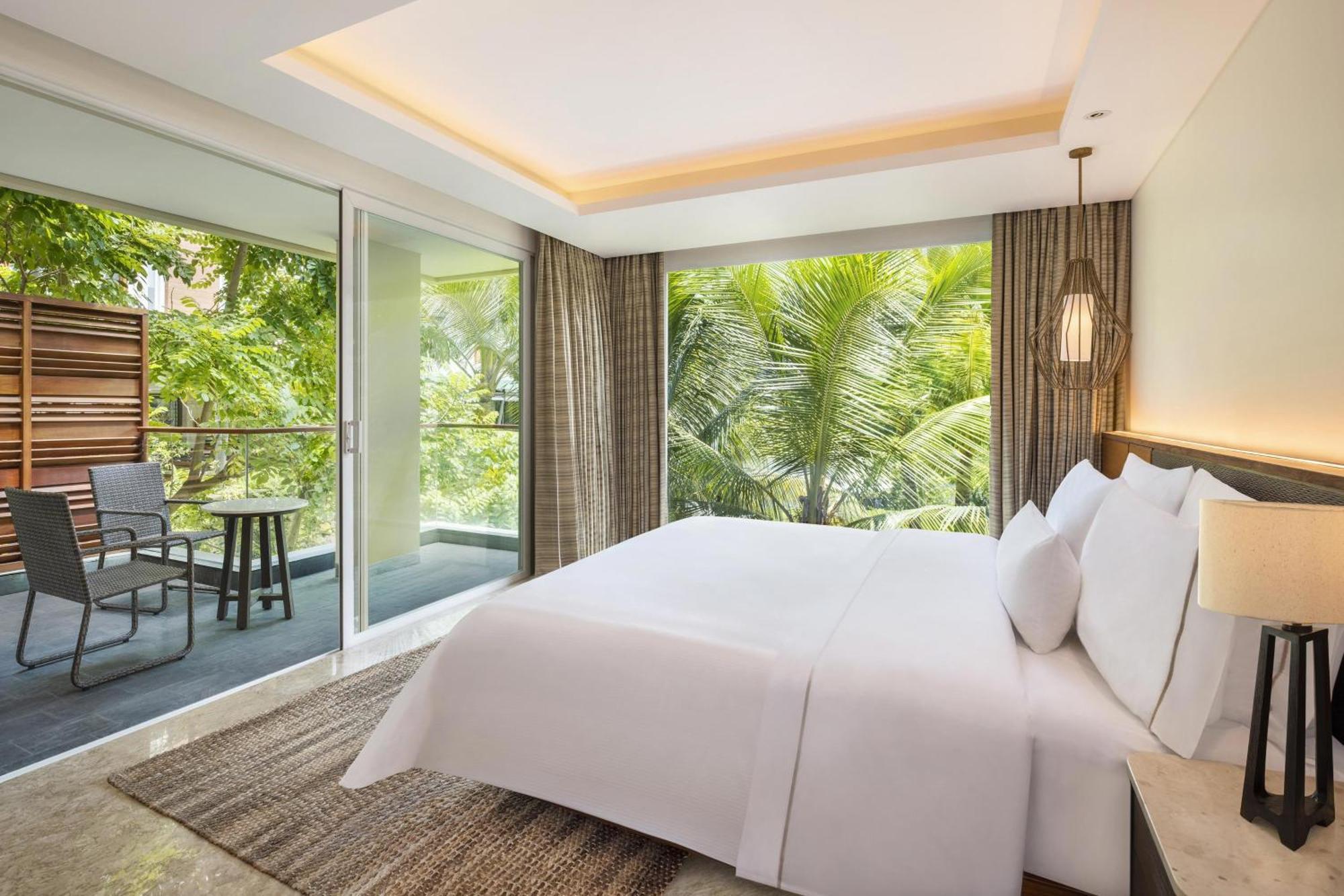 Junior Suite 1 King Bed Garden View Balcony Access to the Farm Family Activities Daily Yoga Daily Aquacise 24-Hour Access to the Westin WORKOUT®️ Fitness Studio