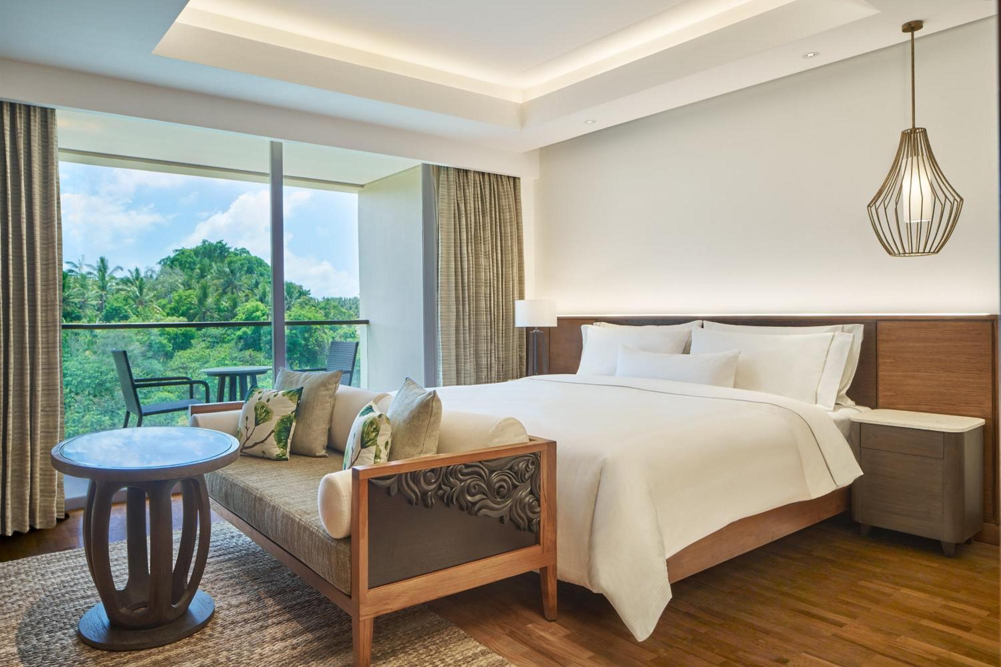 Deluxe Guest Room 1 King Bed Garden View Balcony Access to the Farm Family Activities Daily Yoga Daily Aquacise 24-Hour Access to the Westin WORKOUT®️ Fitness Studio