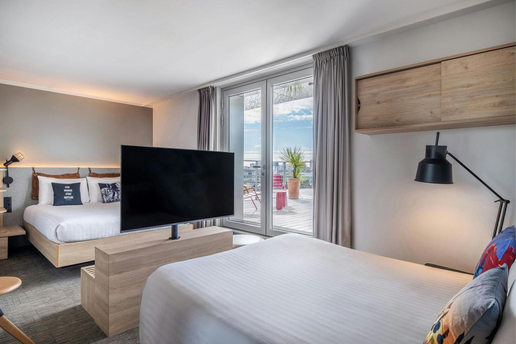 Moxy Harbor Sleeper Rooftoop Terrace Room Harbor View