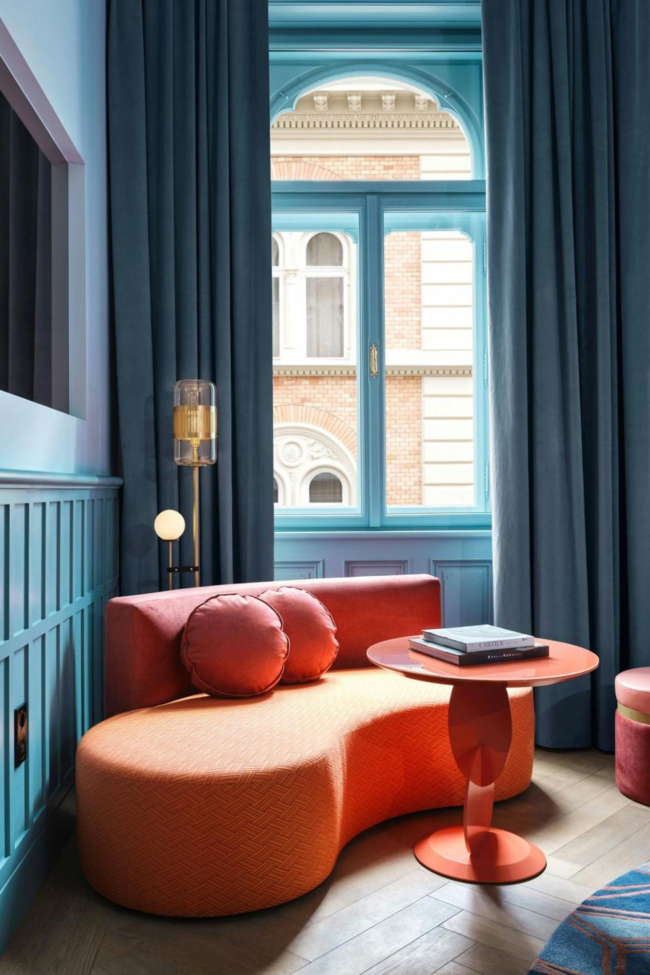 Deluxe King Room Street View