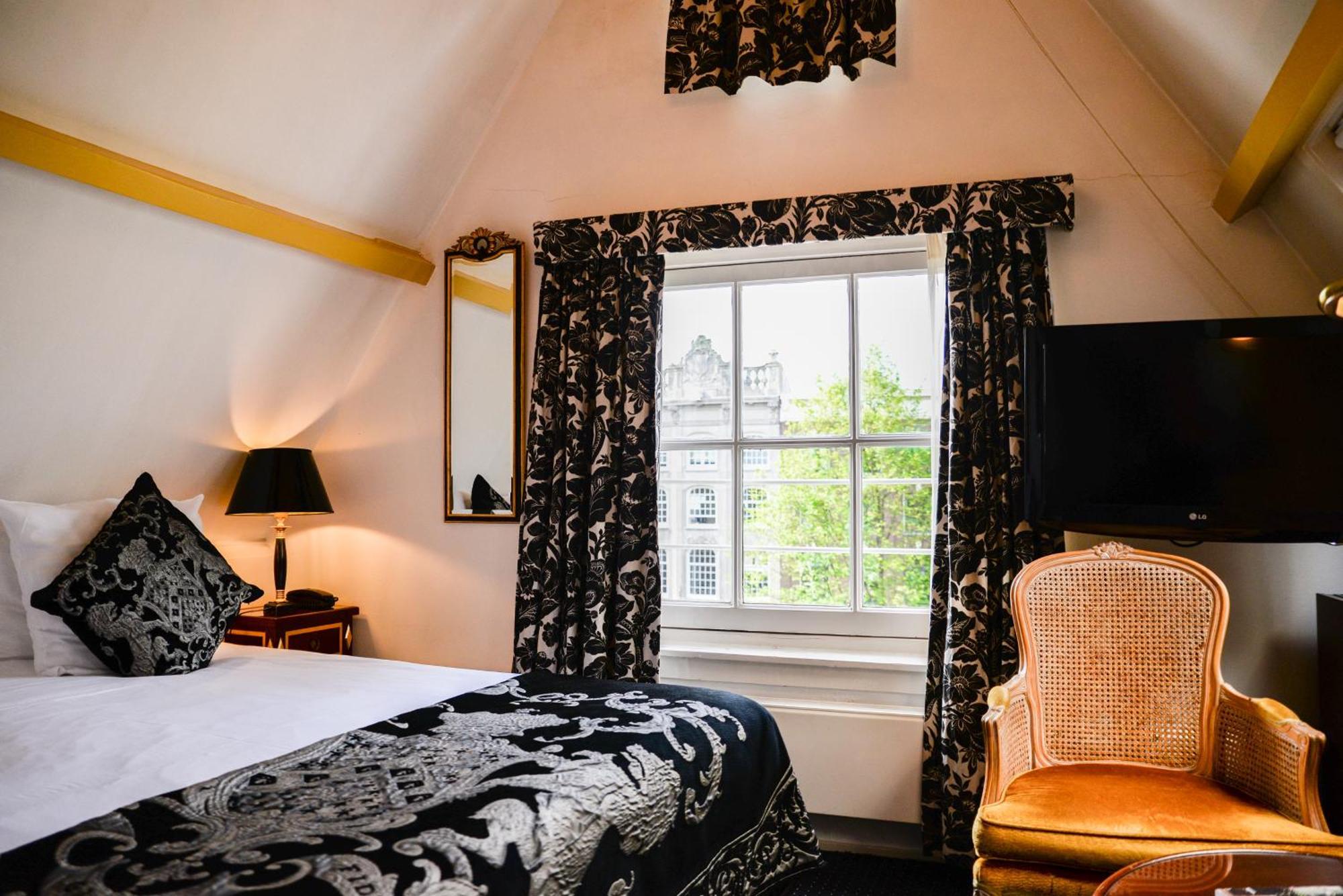 Classic Double or Twin Room with Canal View