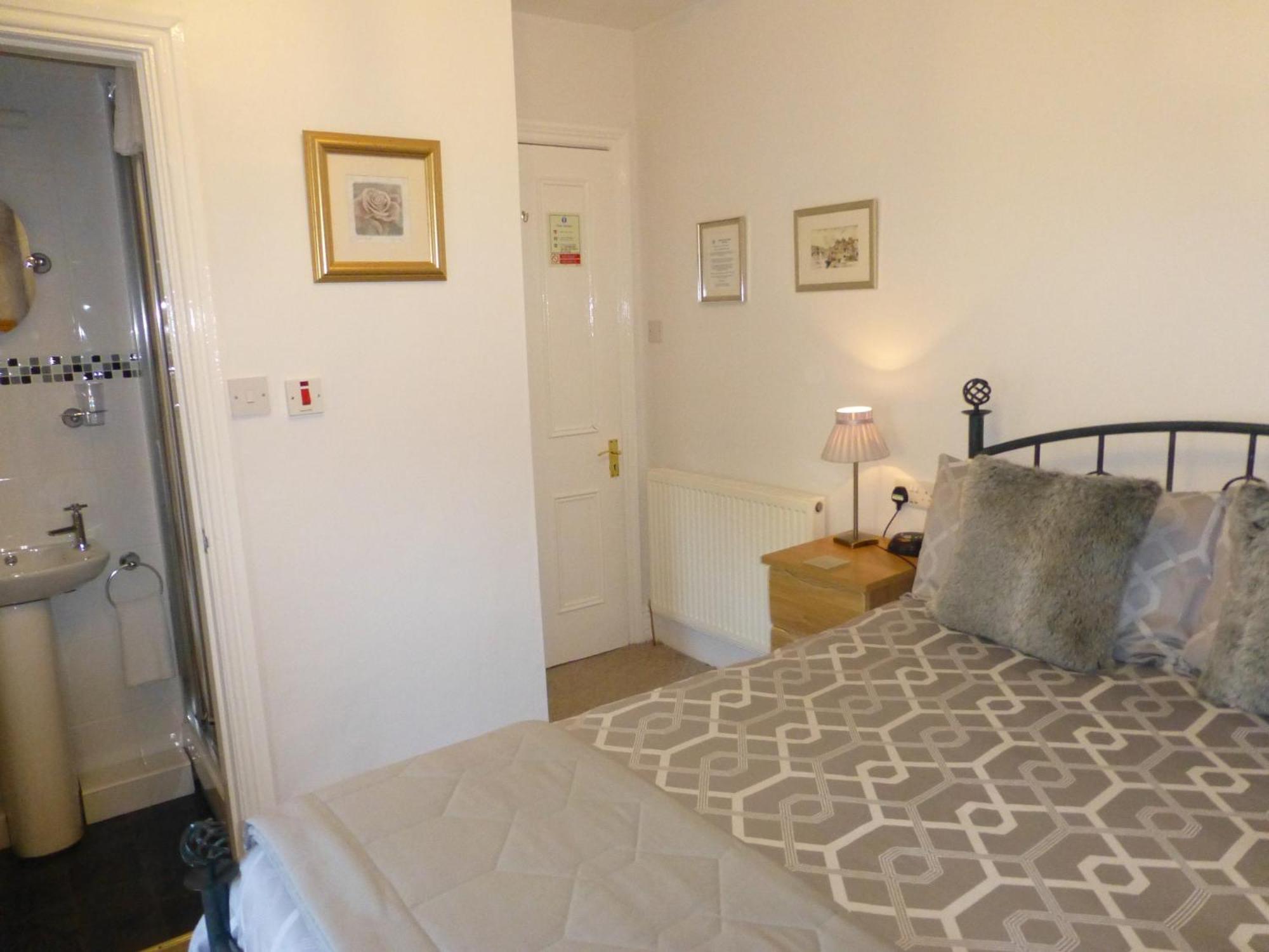 Double Room Private Bathroom